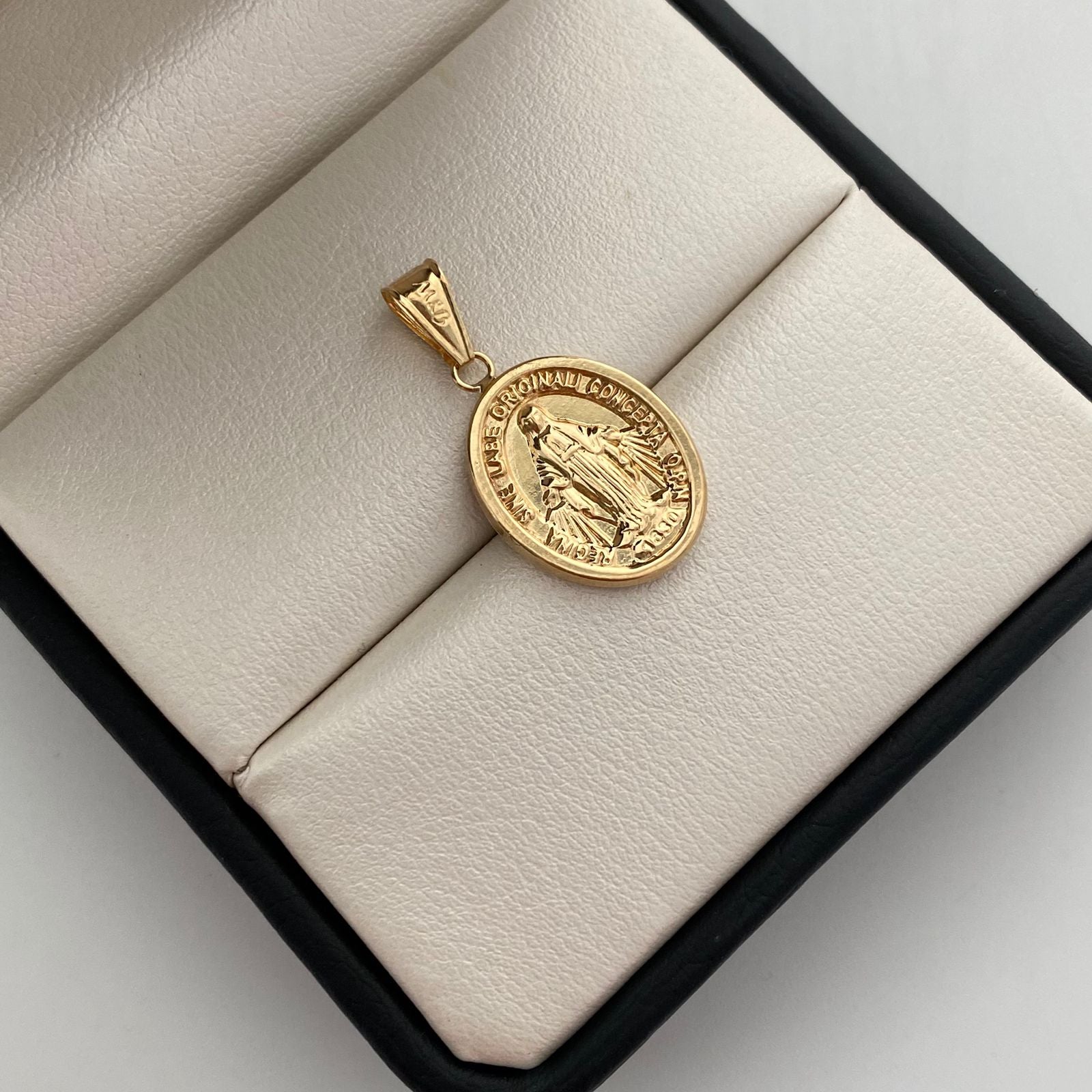 Dije Virgen Milagrosa Oro amarillo 18k 1,3 Gr / 14,5 mm / 2,6 Cm