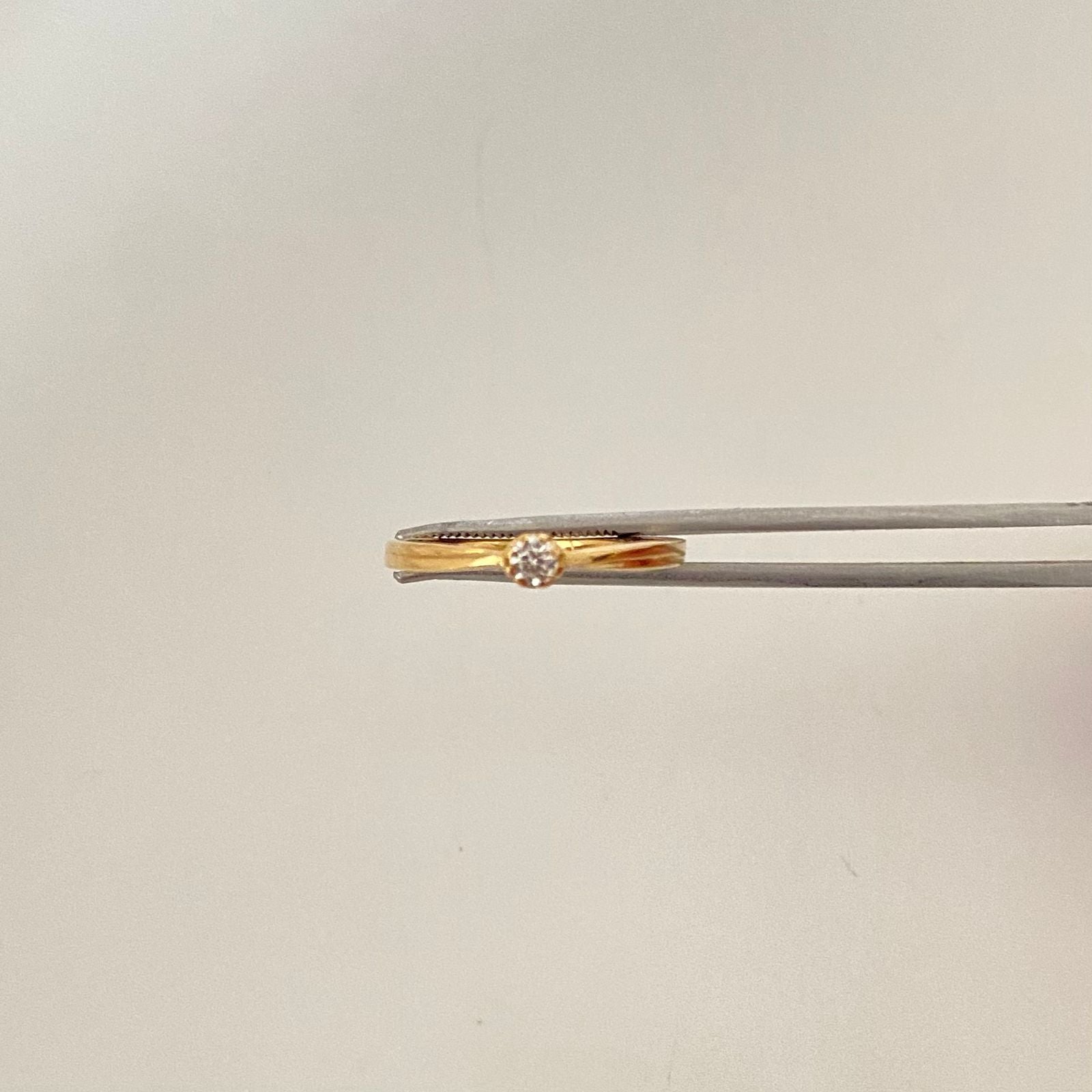 Anillo solitario con piedra swarovski Oro amarillo 18k / Talla 7 / 2,1 Gr