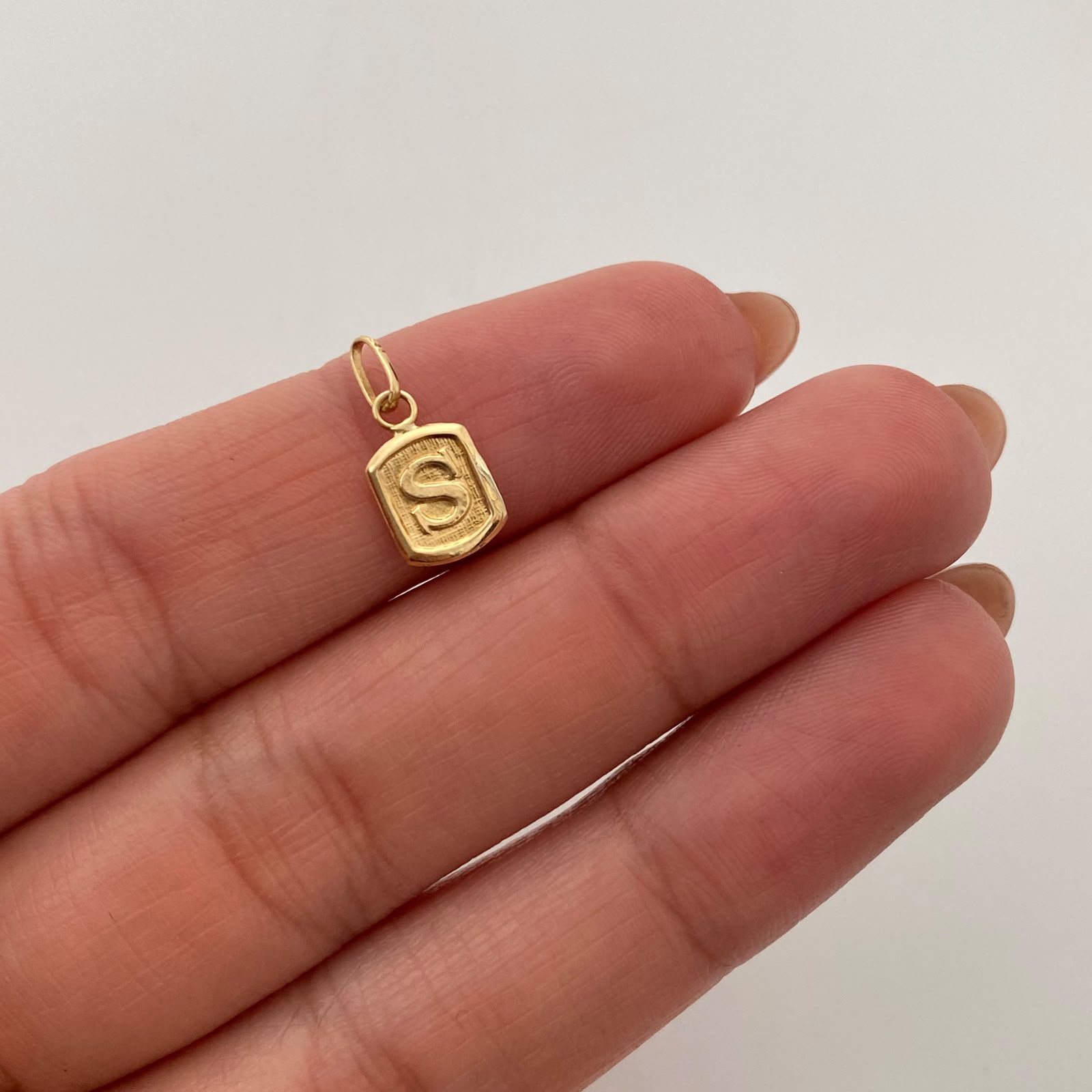 Dije Placa S Oro amarillo 18k 0,3 Gr / 7 mm / 1,5 Cm