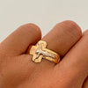 Anillo Cruz Cristo Tres oros 18k / Talla 13 1/2 / 2,5 Gr / 5,6 mm