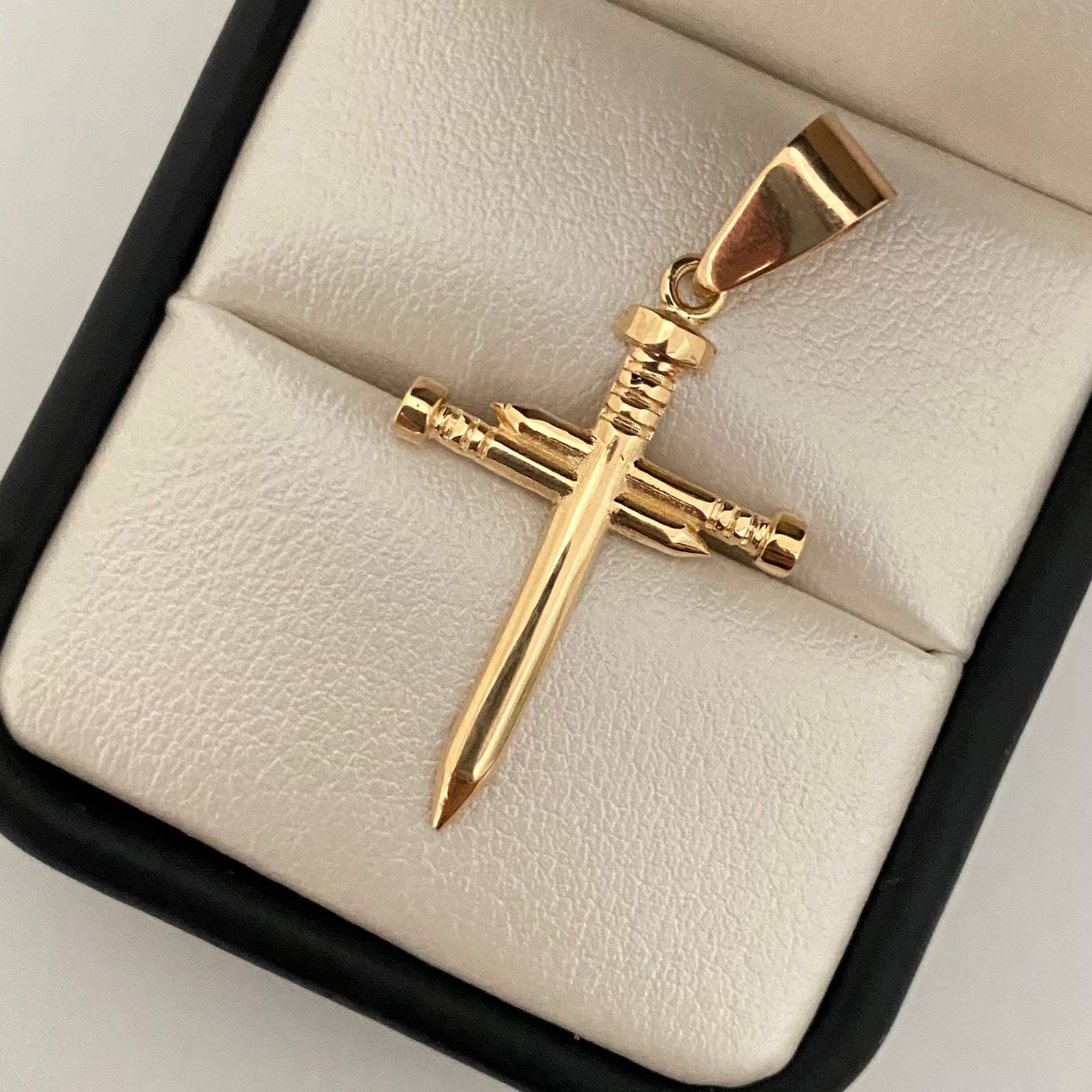 Dije cruz clavos lisos Oro amarillo 18k 1,75 Gr / 3,5 Cm