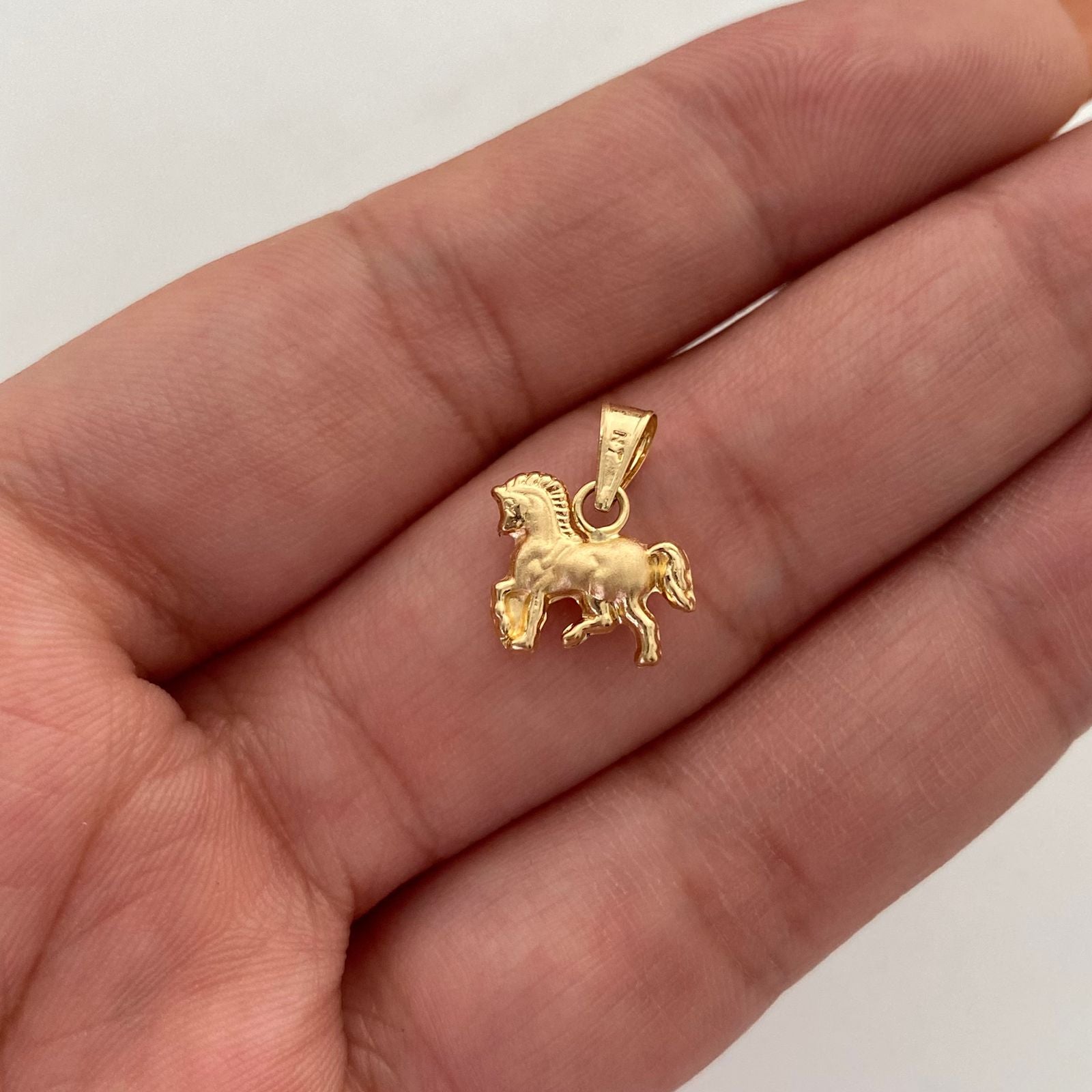 Dije Caballito Oro amarillo 18k 0,55 Gr / 10,05 mm / 1,3 Cm