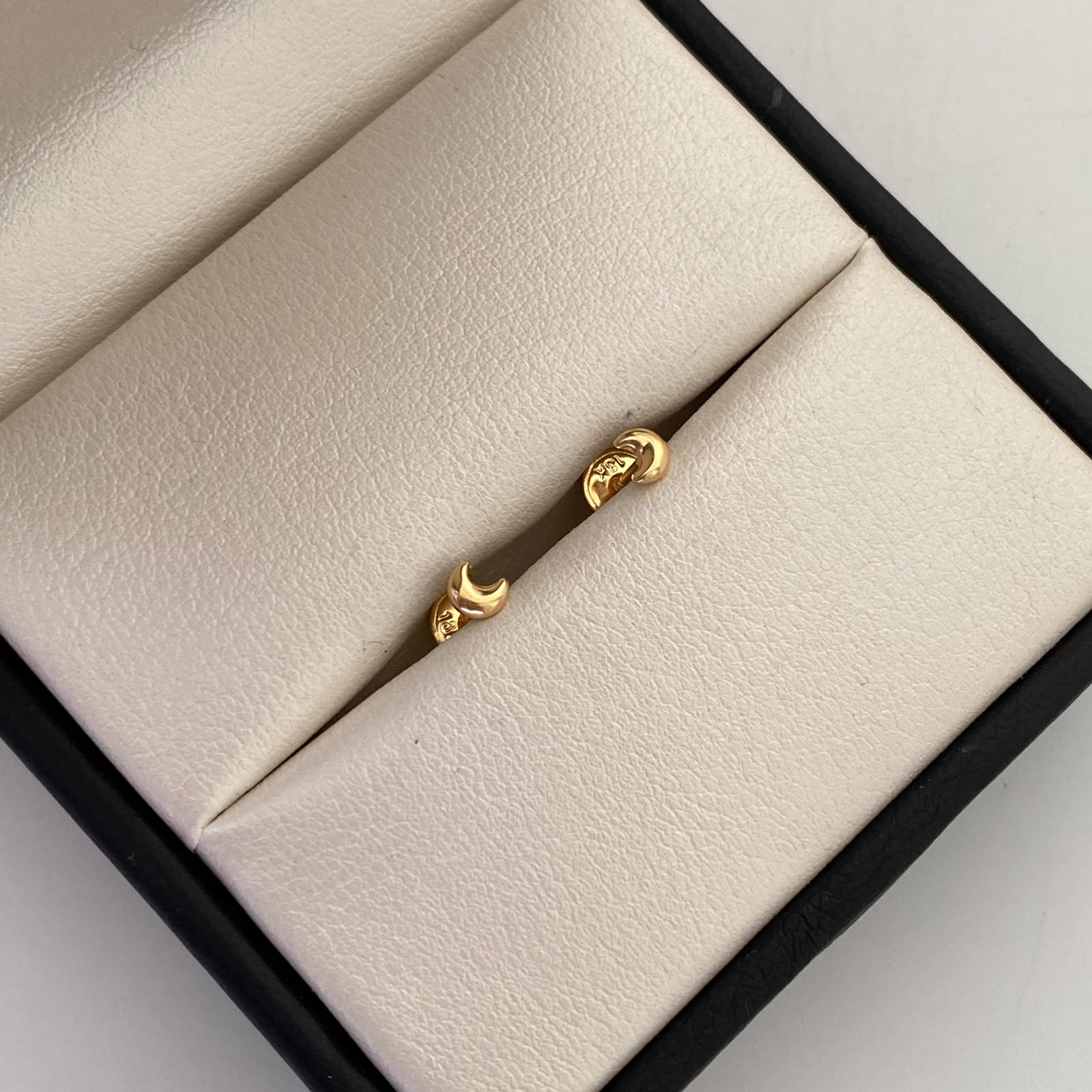 Topos Mini Luna Oro amarillo 18k 0,45 Gr / 3,3 mm