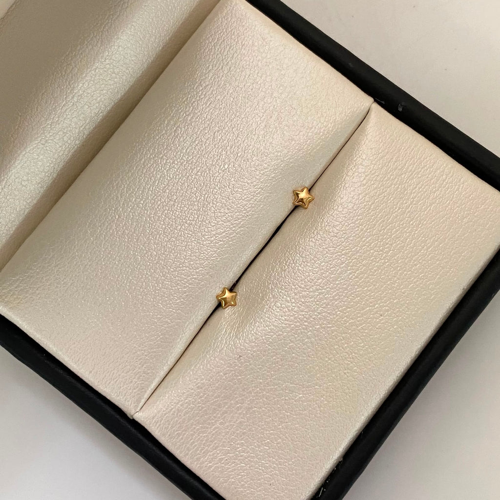 Topos mini estrella lisa Oro amarillo 18k 0,4 Gr / 2,5 mm
