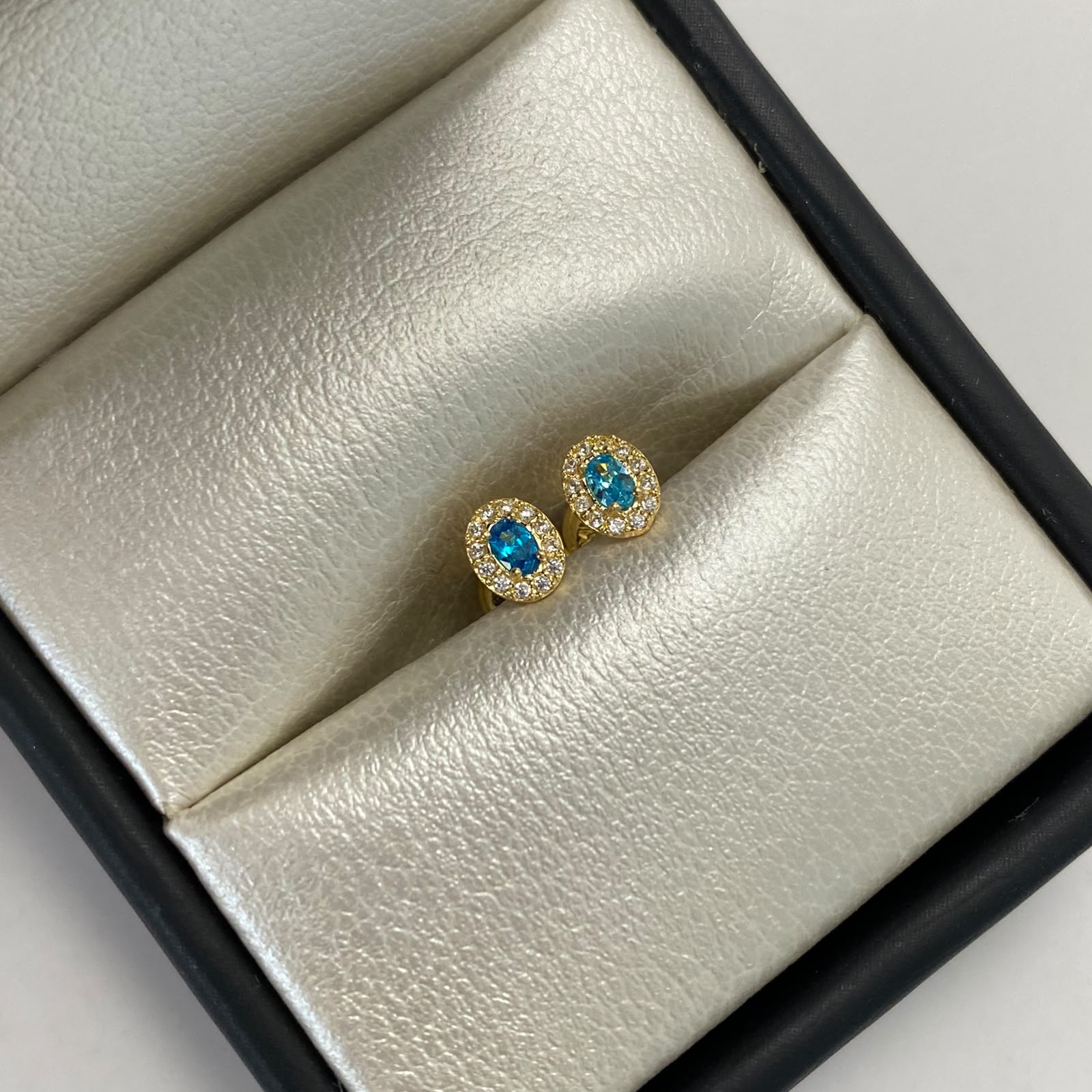 Topos ovalado circón azul Oro amarillo 18k 0,7 Gr / 4,5 mm