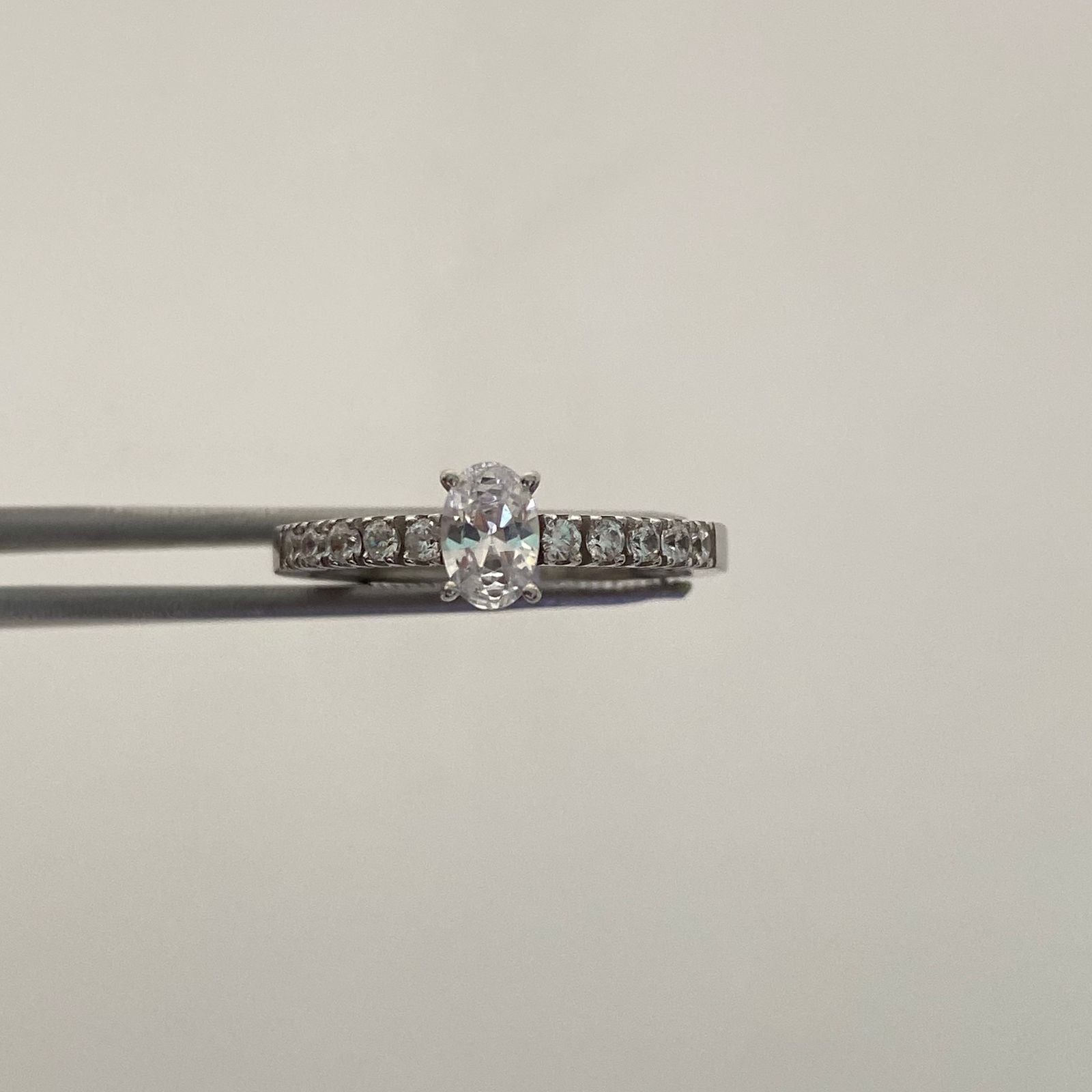 Anillo Solitario Circones Blancos Oro blanco 18k / Talla 7 / 3,2 Gr / 2,2 mm