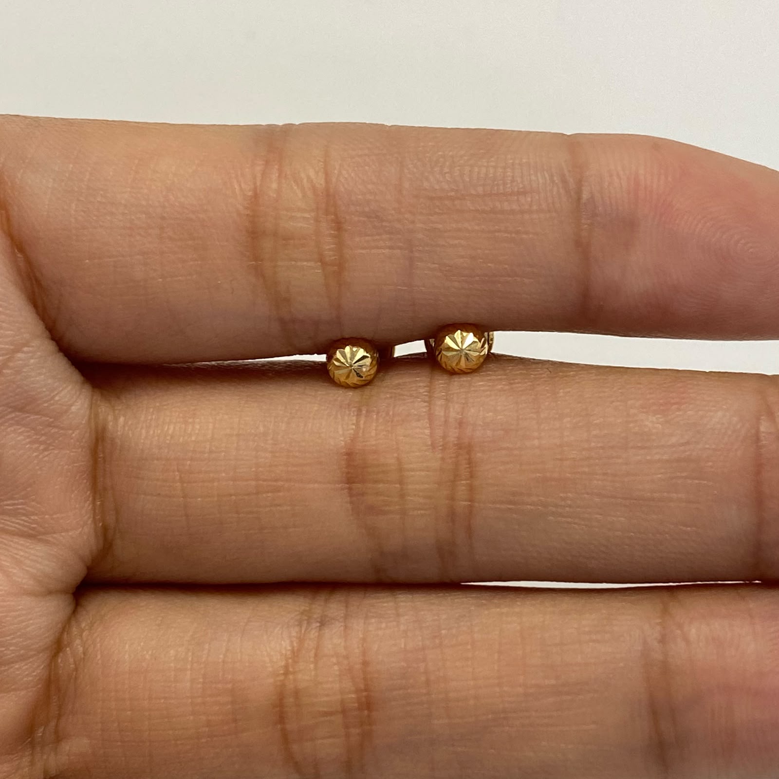 Topos media bola diamantado 4mm Oro amarillo 18k 0,45 Gr