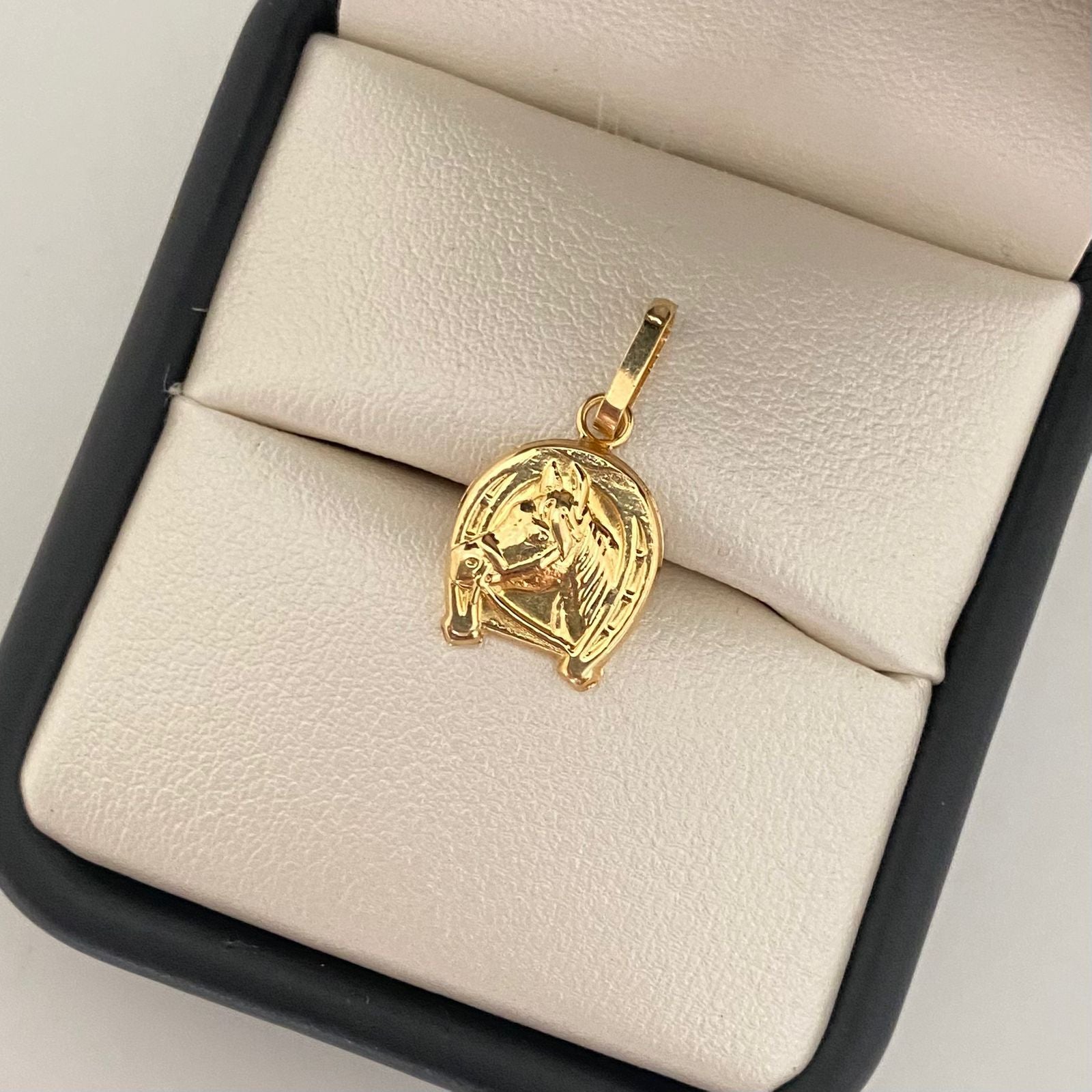 Dije herradura caballo Oro amarillo 18k 0,80 Gr / 2,0 Cm
