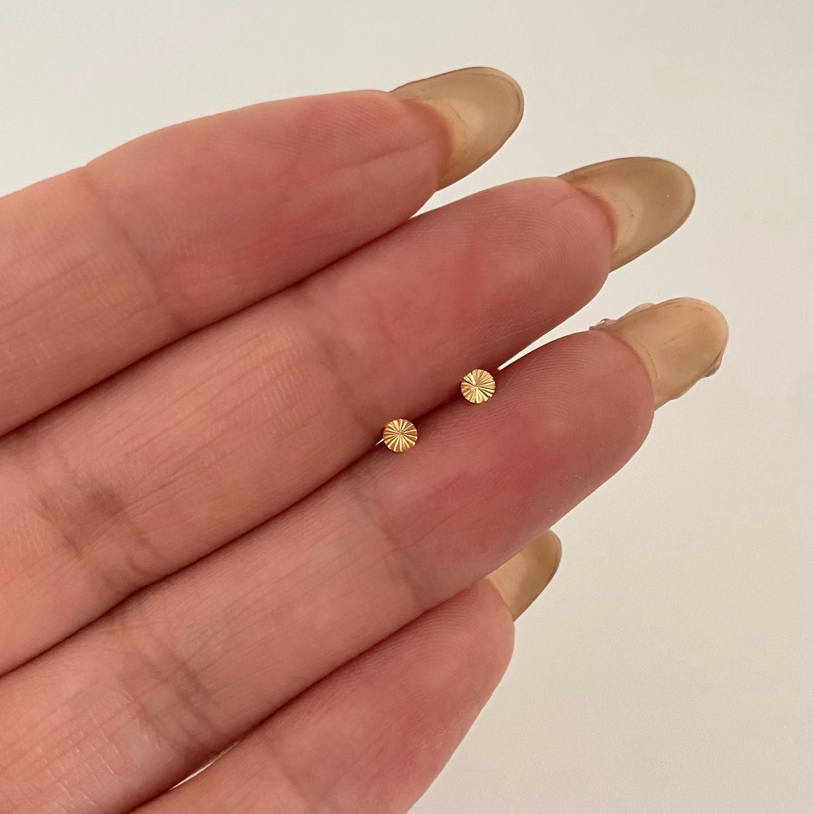 Topos plano circulo diamantado Oro amarillo 18k 0,4 Gr / 2,85 mm