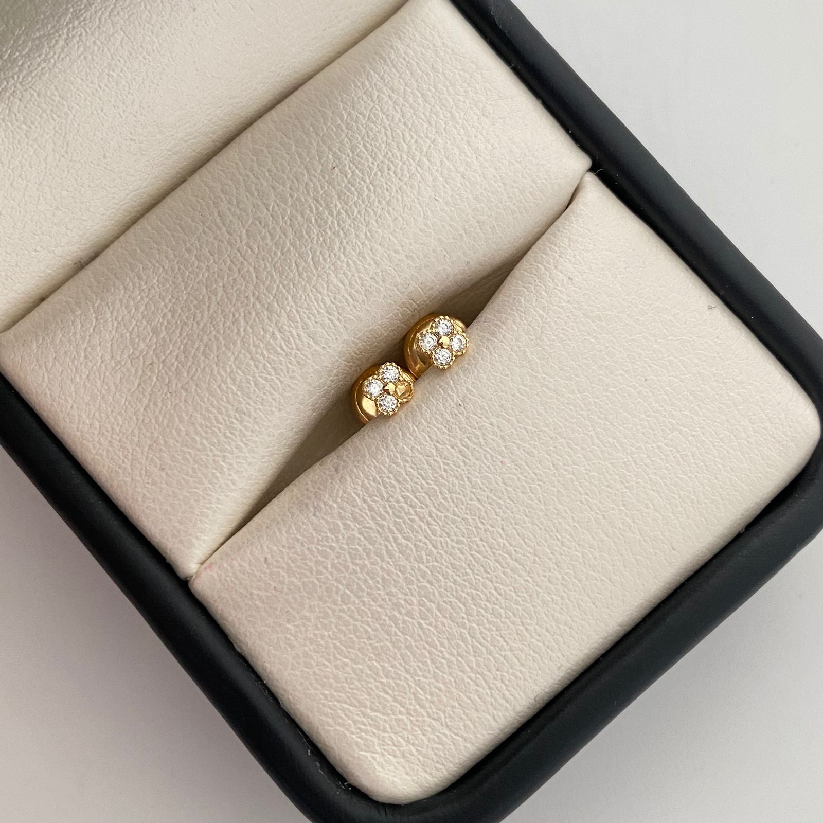 Topos mini flor con circones blancos  Oro amarillo 18k 0,45 Gr / 3,27 mm