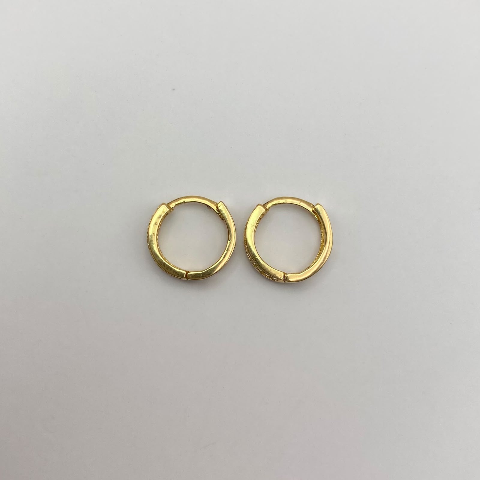 Candonga Tipo huggies doble fila circones blanco Oro amarillo 18k 1,7 Gr / 1,1 Cm