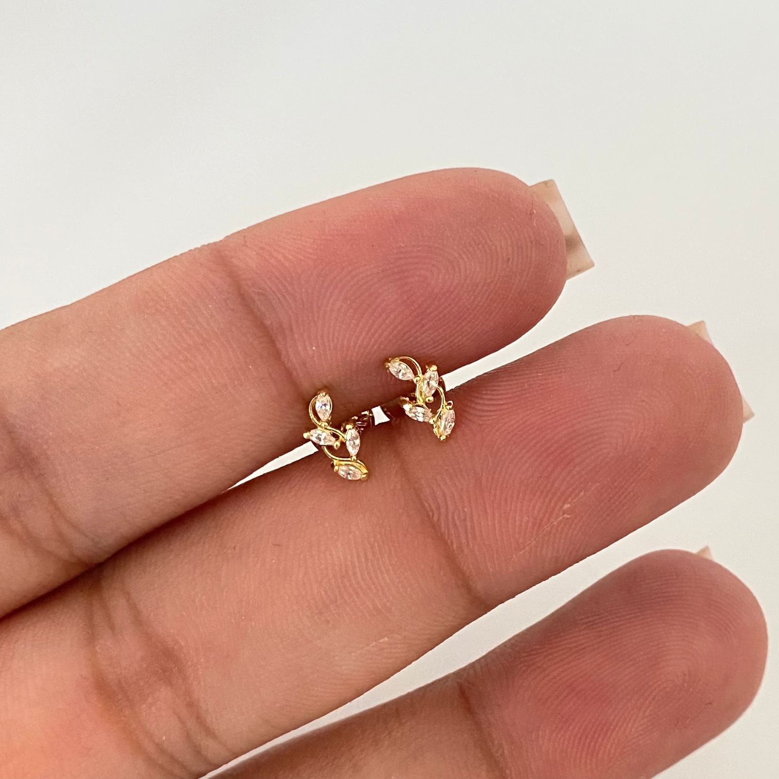 Topos hojas circones blancos Oro amarillo 18k 0,6 Gr / 3,65 mm