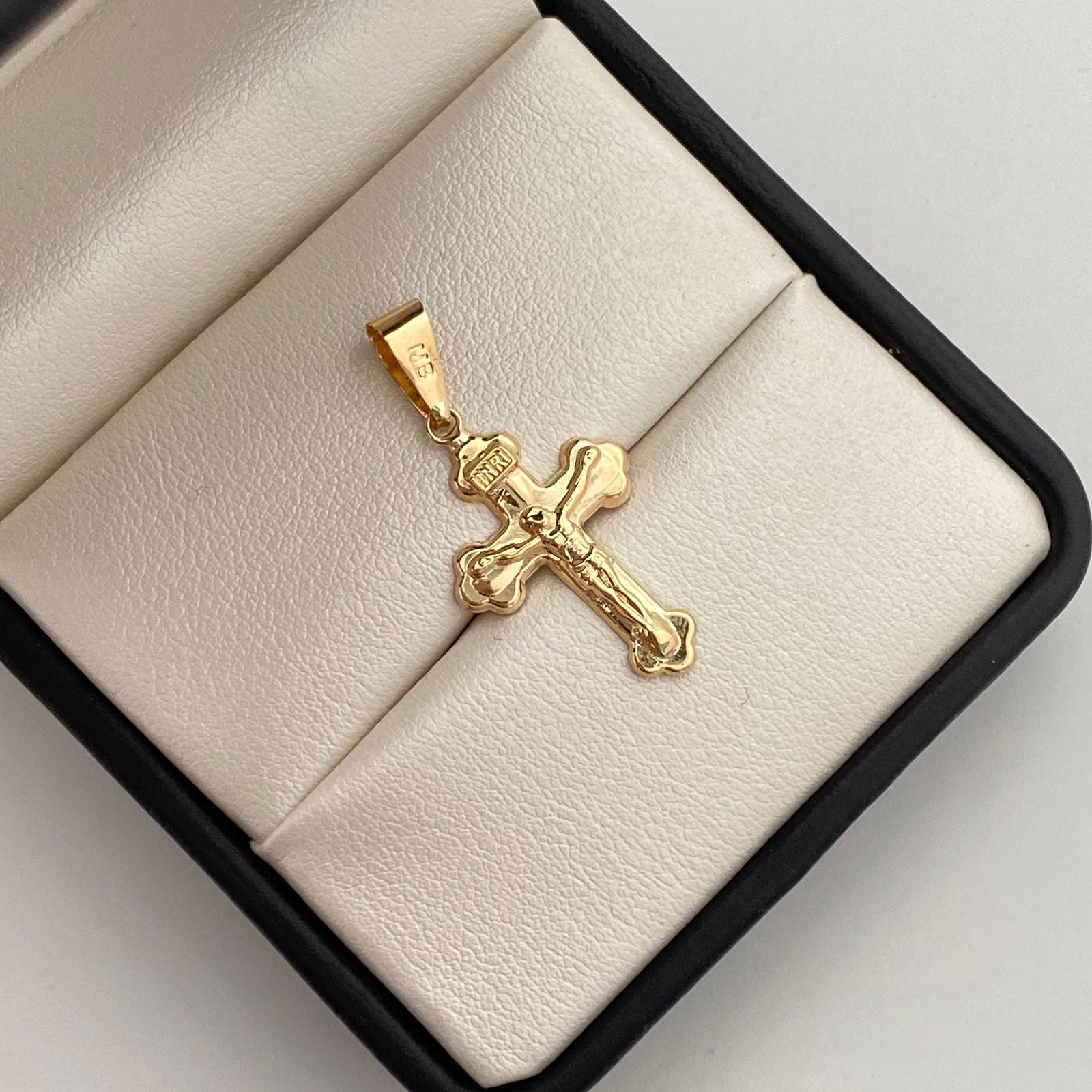 Dije cruz con cristo  Oro amarillo 18k 1,9 Gr / 21,2 mm / 4 Cm