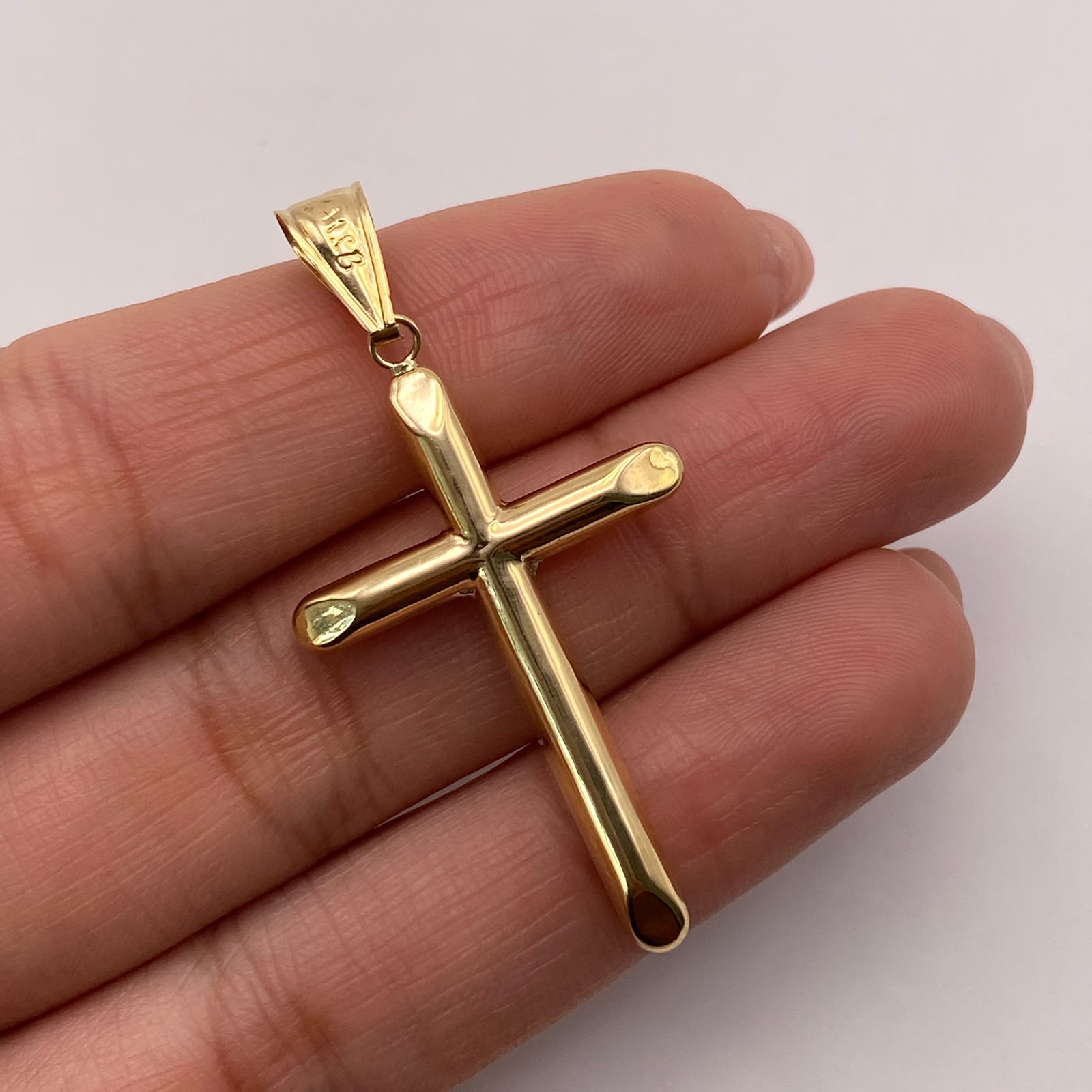 Dije Cruz tubular Oro amarillo 18k 1,61 Gr / 23,4 mm / 4,6 Cm