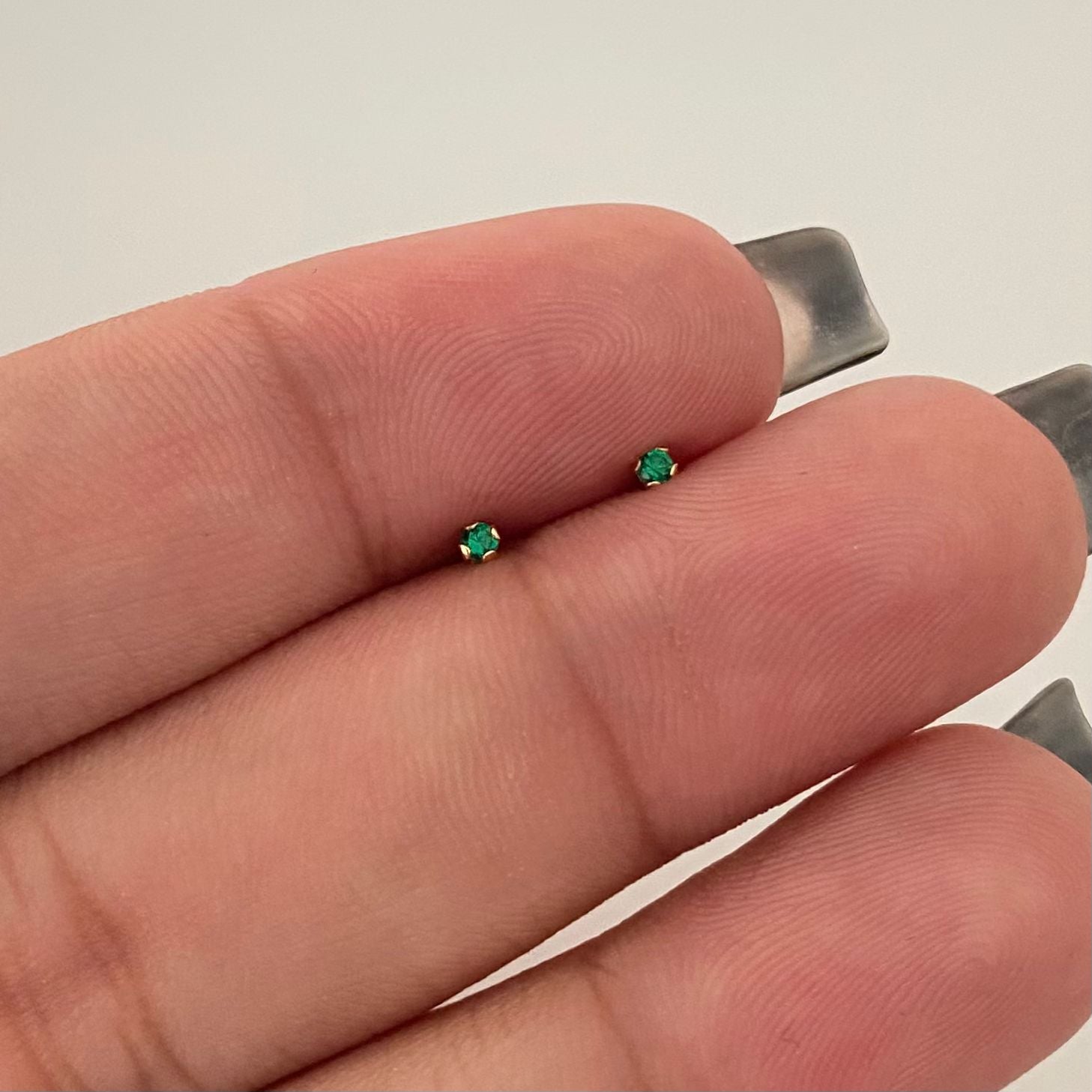 Topos circcón verde Oro amarillo 18k 0,35 Gr / 2,0 mm