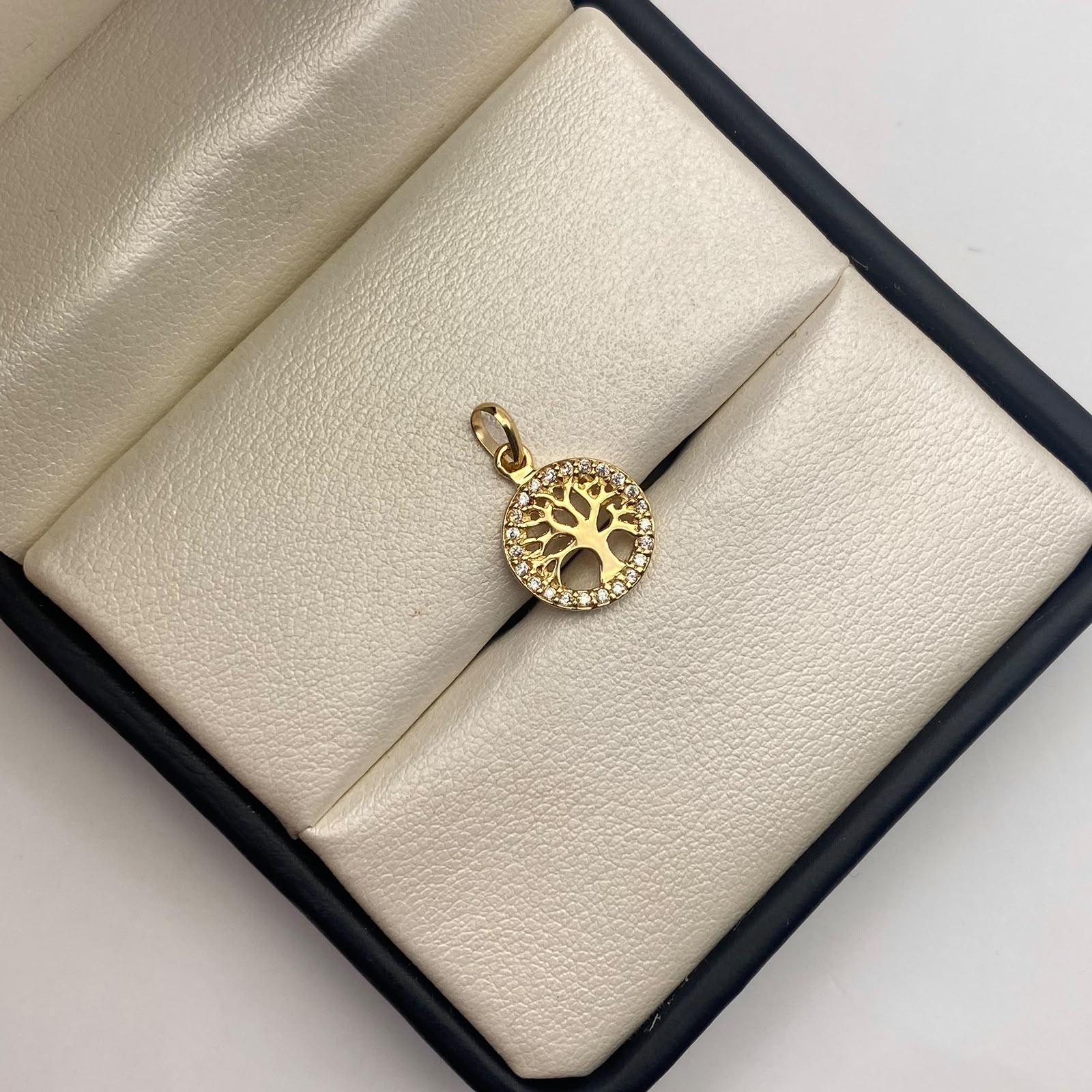 Dije arbol circones blancos Oro amarillo 18k 1,53 Gr / 11,7 mm / 1,8 Cm
