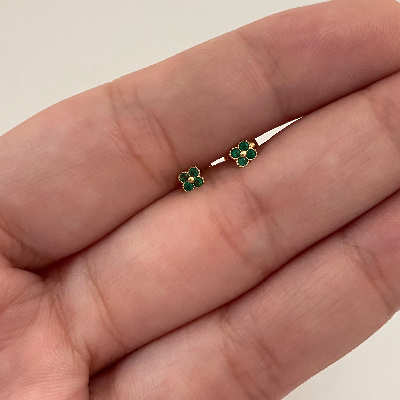 Topos mini flor circones verdes Oro amarillo 18k 3,5 Gr / 0,45 mm