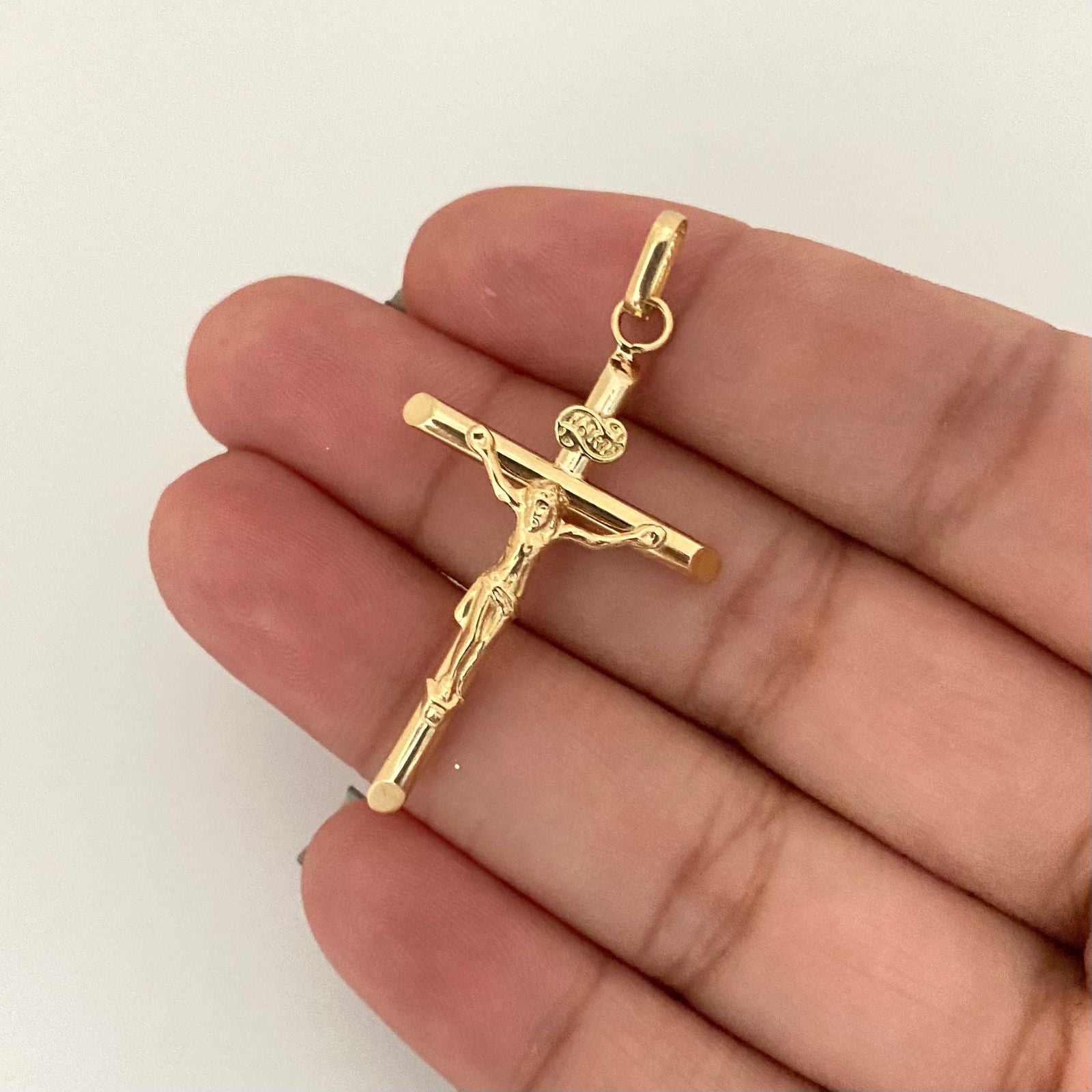 Dije cruz cristo tubular Oro amarillo 18k 1,35 Gr / 4,5 Cm
