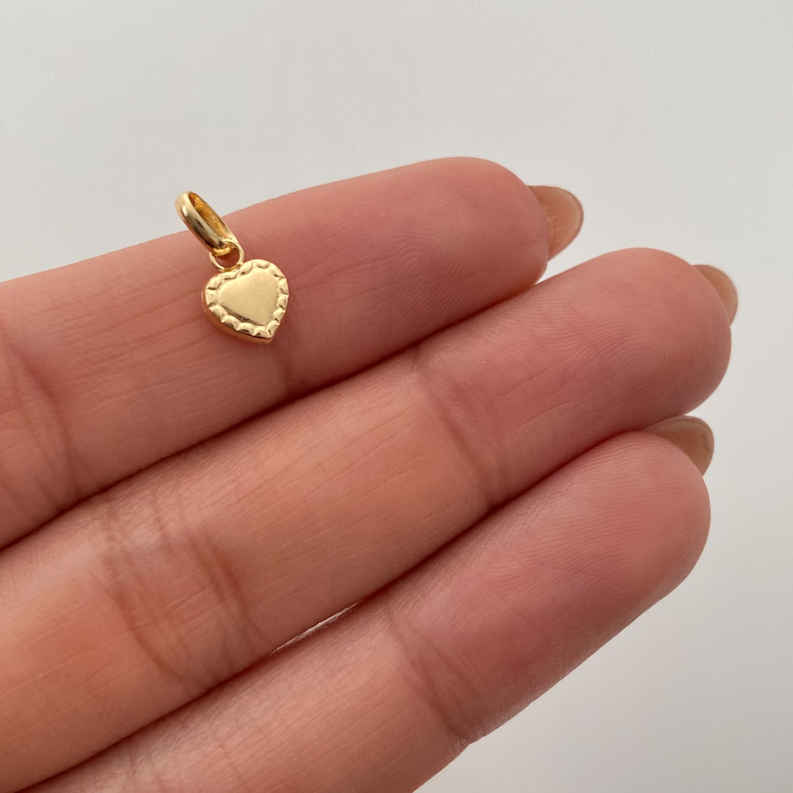 Dije Corazon Borde Oro amarillo 18k 0,3 Gr / 6 mm / 1,2 Cm