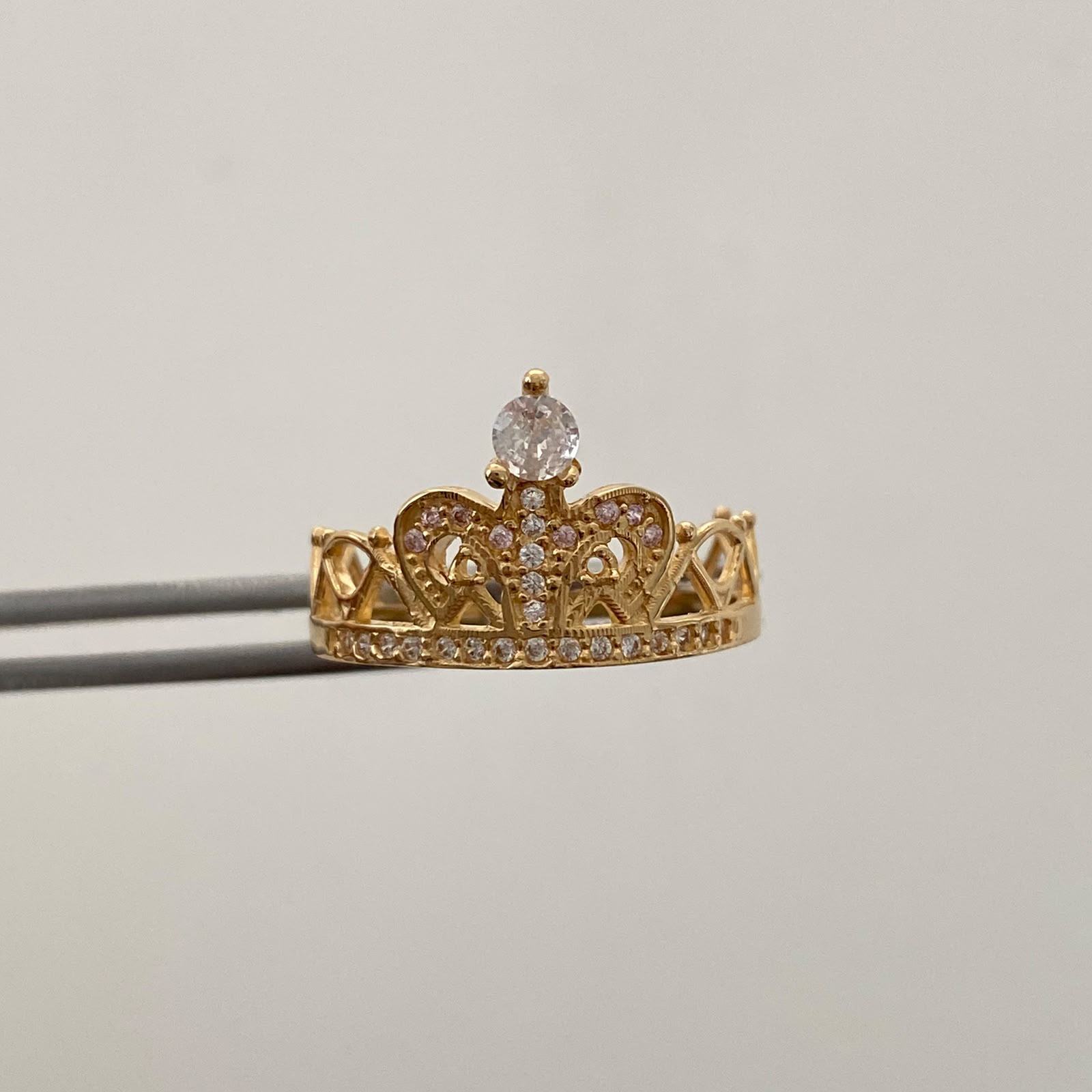 Anillo 15 Corona Casting Blanco Oro amarillo 18k / Talla 7 1/2 / 2,7 Gr