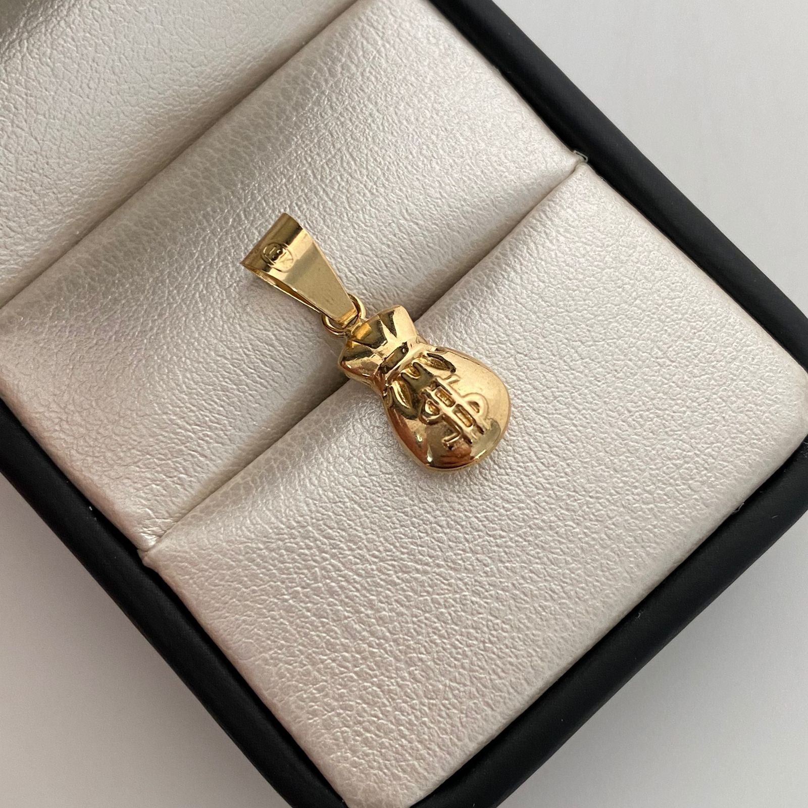 Dije Bolsa de Valores Oro amarillo 18k 0,75 Gr / 8,3 mm / 2,3 Cm