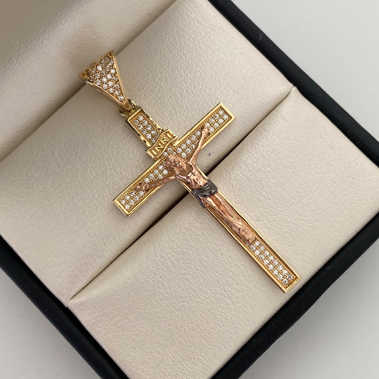 Dije Cruz Cristo Casting Oro amarillo y Oro rosa 18k 7,1 Gr / 28,3 mm / 5,6 Cm