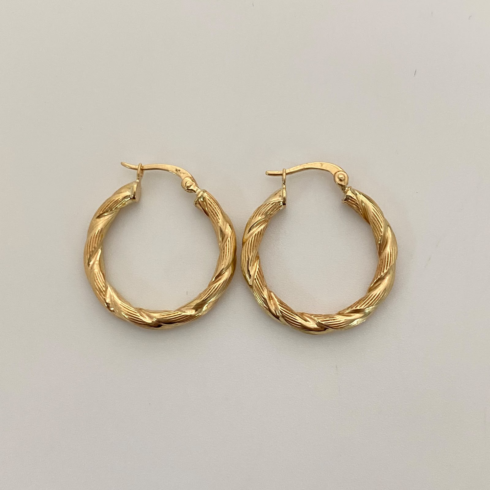 Candonga Entorchada Oro amarillo 18k 2,15 Gr / 2,4 Cm