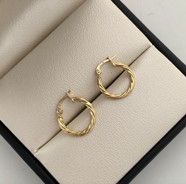 Candonga Entorchada Oro amarillo 18k 1,45 Gr / 1,5 Cm