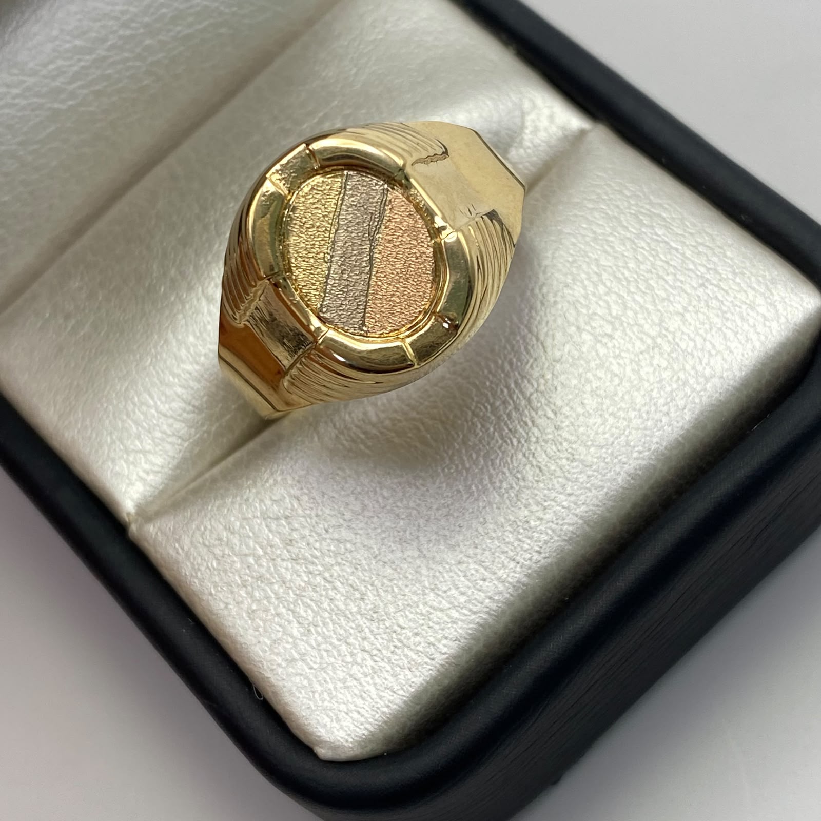 Anillo Circulo matte Tres oros 18k / Talla 12 / 3,9 Gr / 4,4 mm