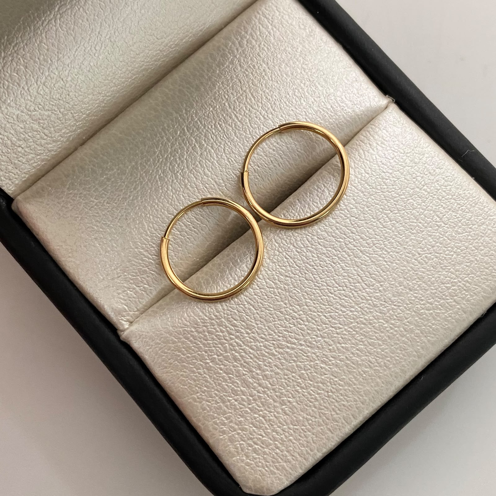 Candonga imperdible lisa  Oro amarillo 18k 0,6 Gr / 1,2 Cm