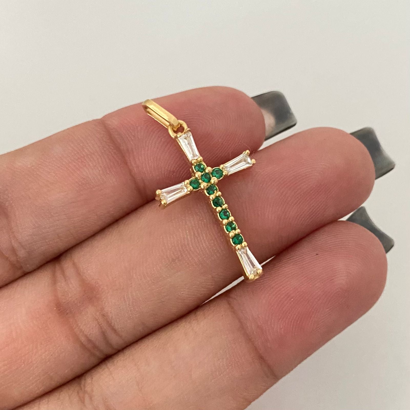 Dije cruz casting verde y blanco Oro amarillo 18k 2,2 Gr / 3,0 Cm