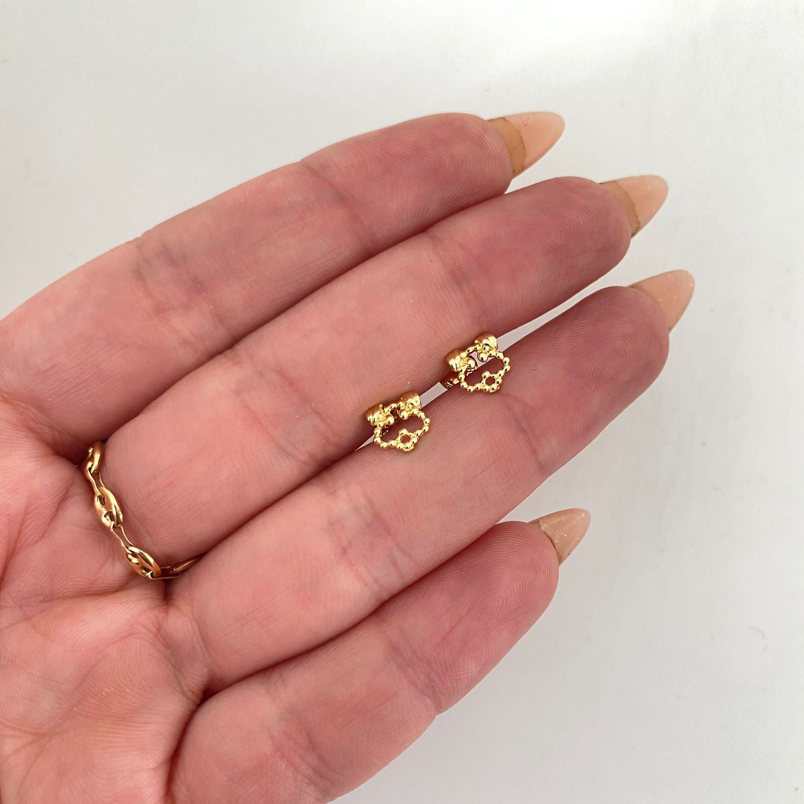Topos silueta perro diamantado  Oro amarillo 18k 0,85 Gr / 6,5 mm