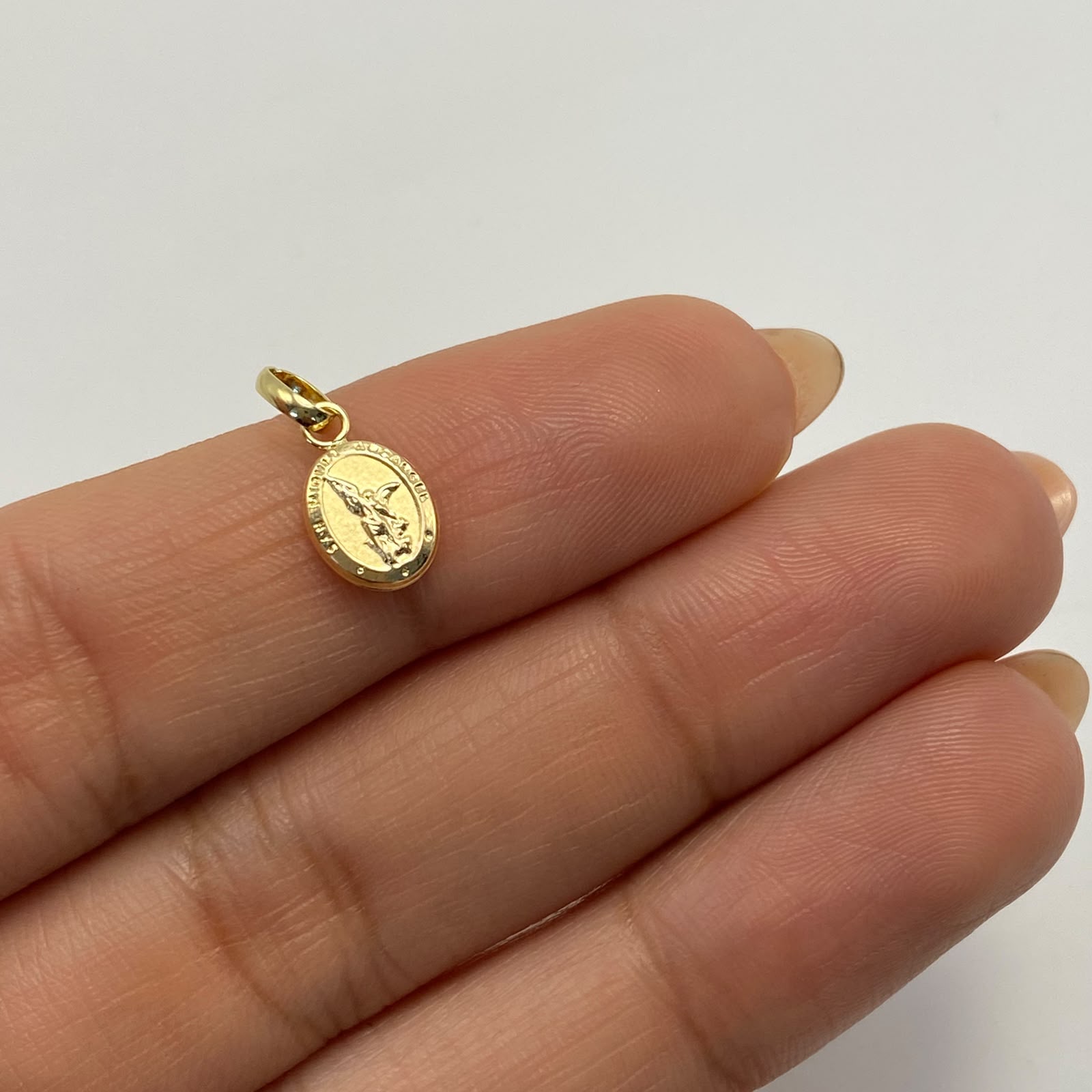Dije San miguel arcangel Oro amarillo 18k 0,35 Gr / 6,6 mm / 1,5 Cm