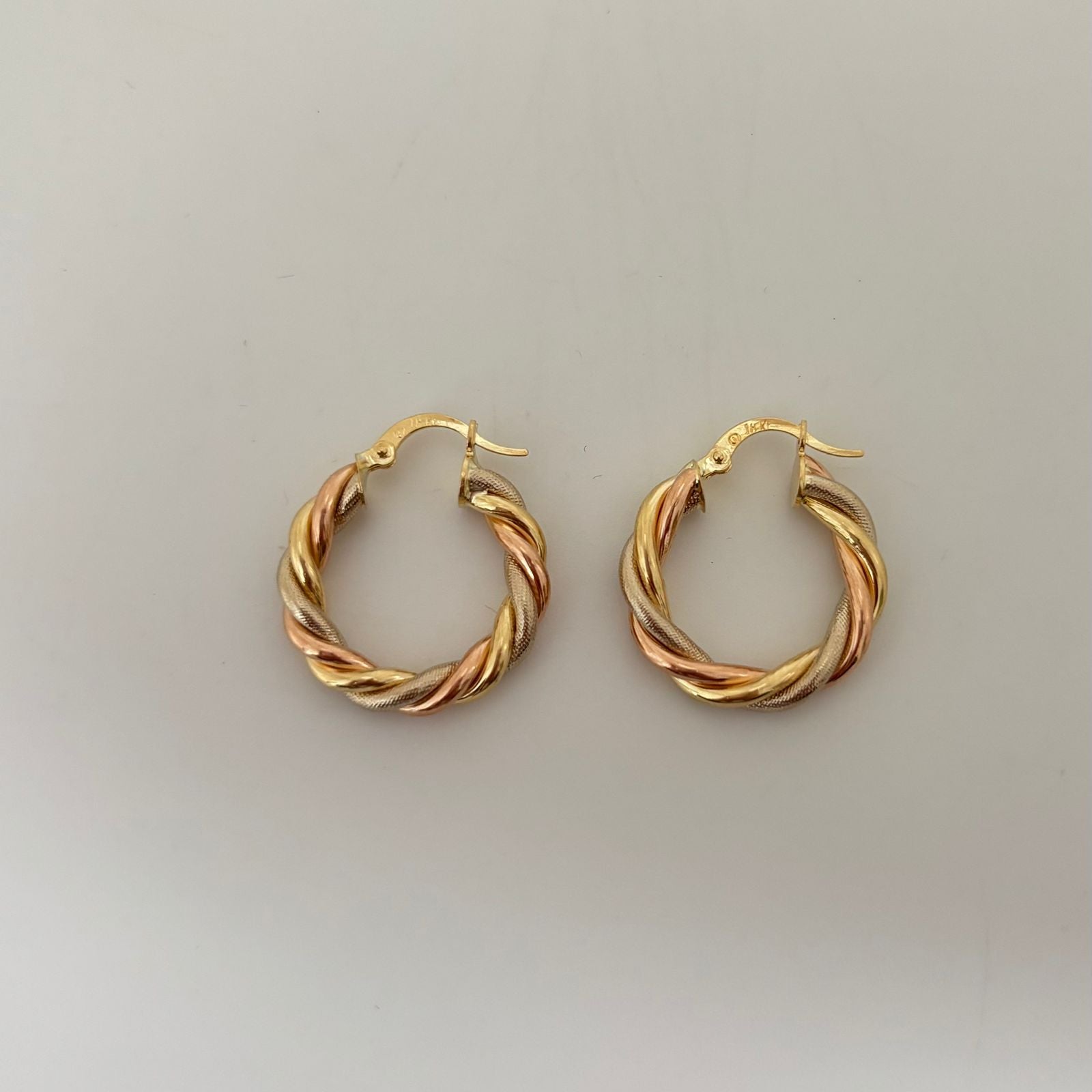 Candonga entorchado diamantado  Tres oros 18k 3,2 Gr / 2 Cm