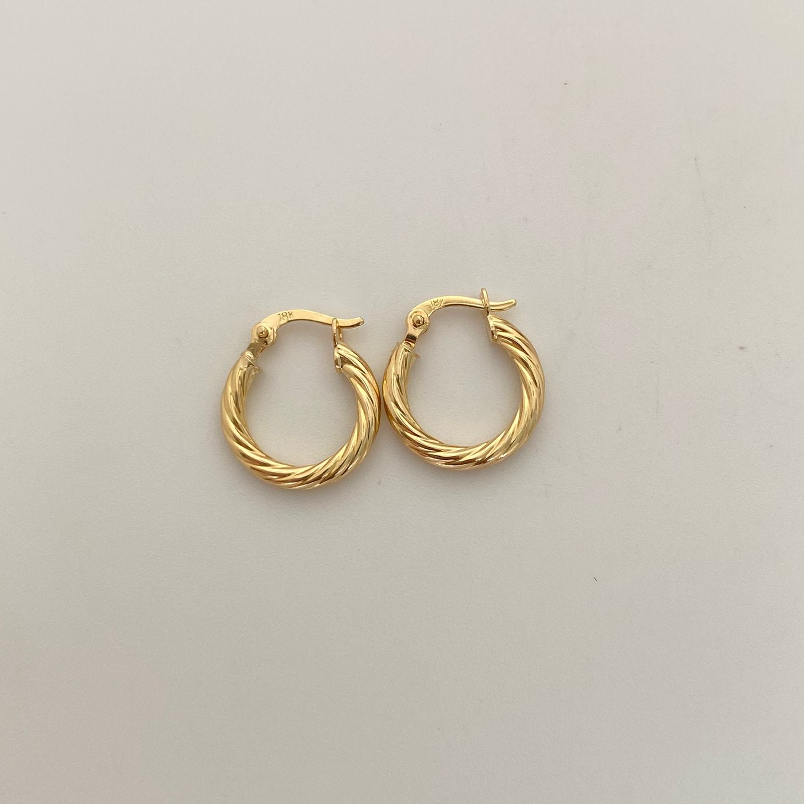 Candonga Entorchada Oro amarillo 18k 1,2 Gr / 1,7 Cm