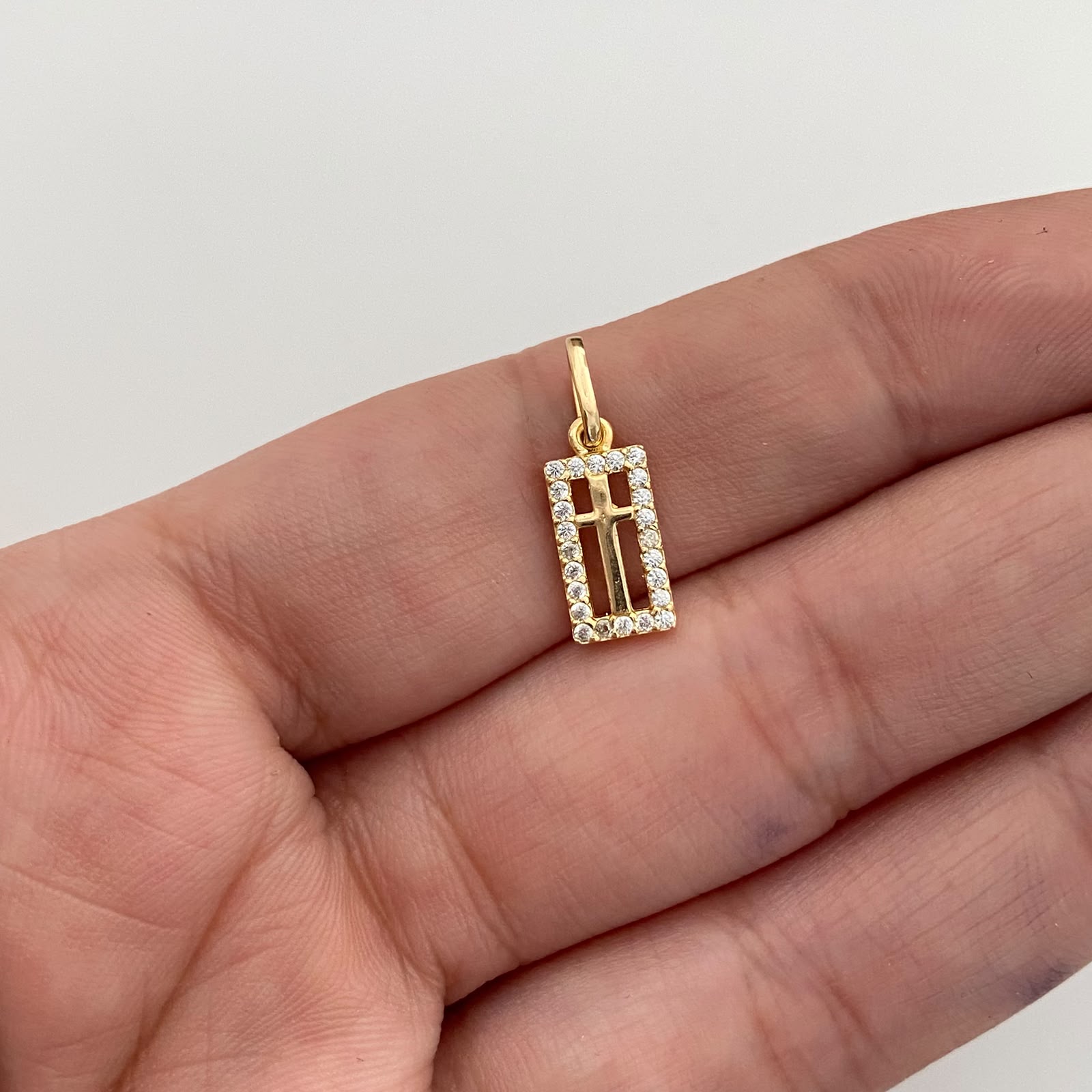 Dije Cruz Casting Oro amarillo 18k 1 Gr / 6,1 mm / 1,6 Cm