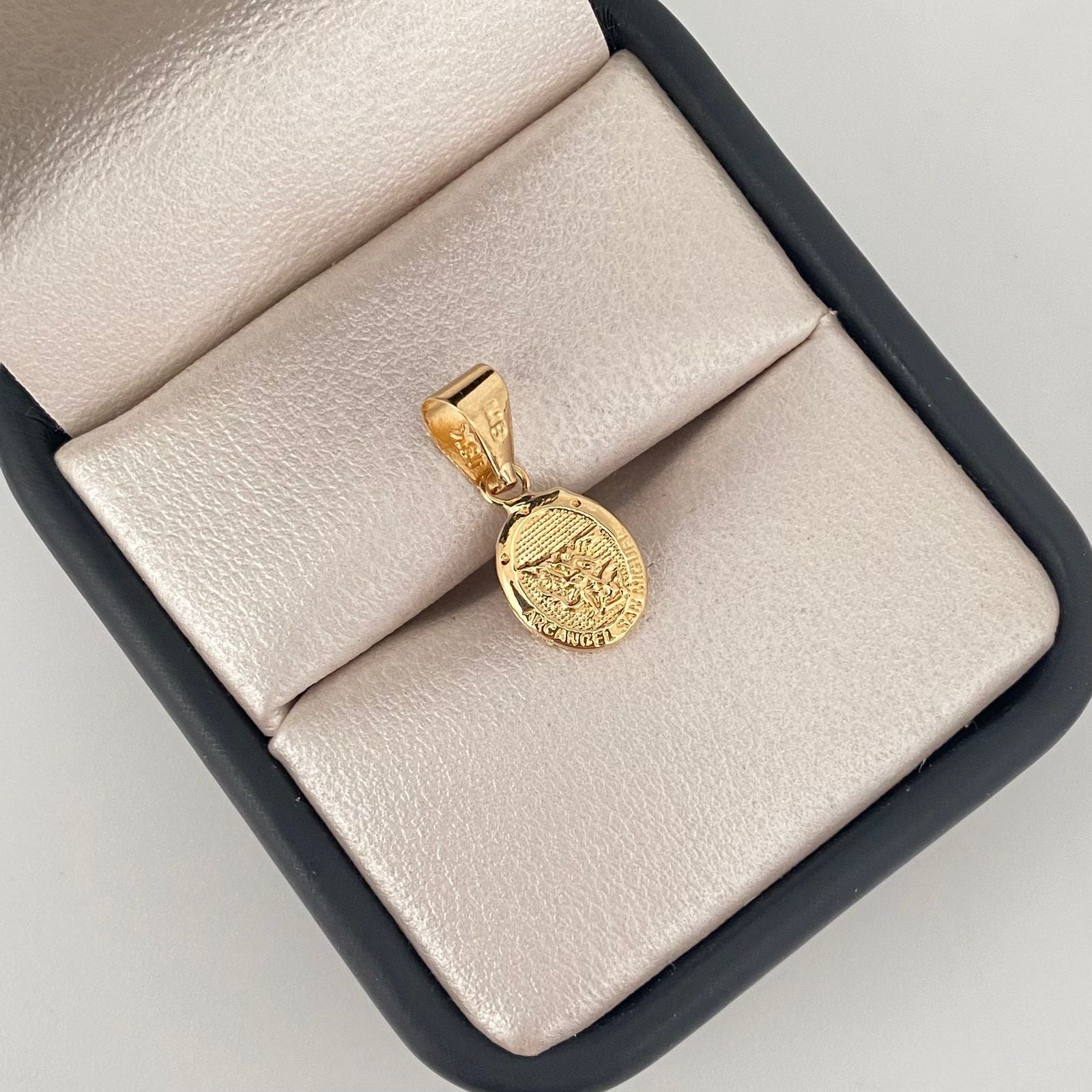 Dije arcangel san miguel  Oro amarillo 18k 0,6 Gr / 2 Cm