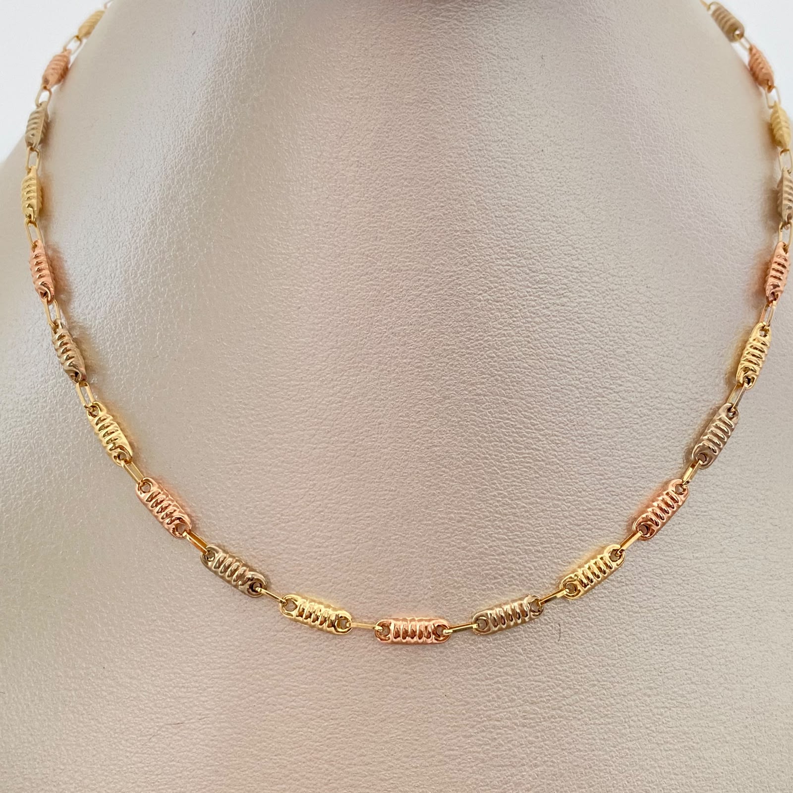 Cadena Rustica Tres oros 18k 5,75 Gr / 3,3 mm / 60 Cm Broche 0,40