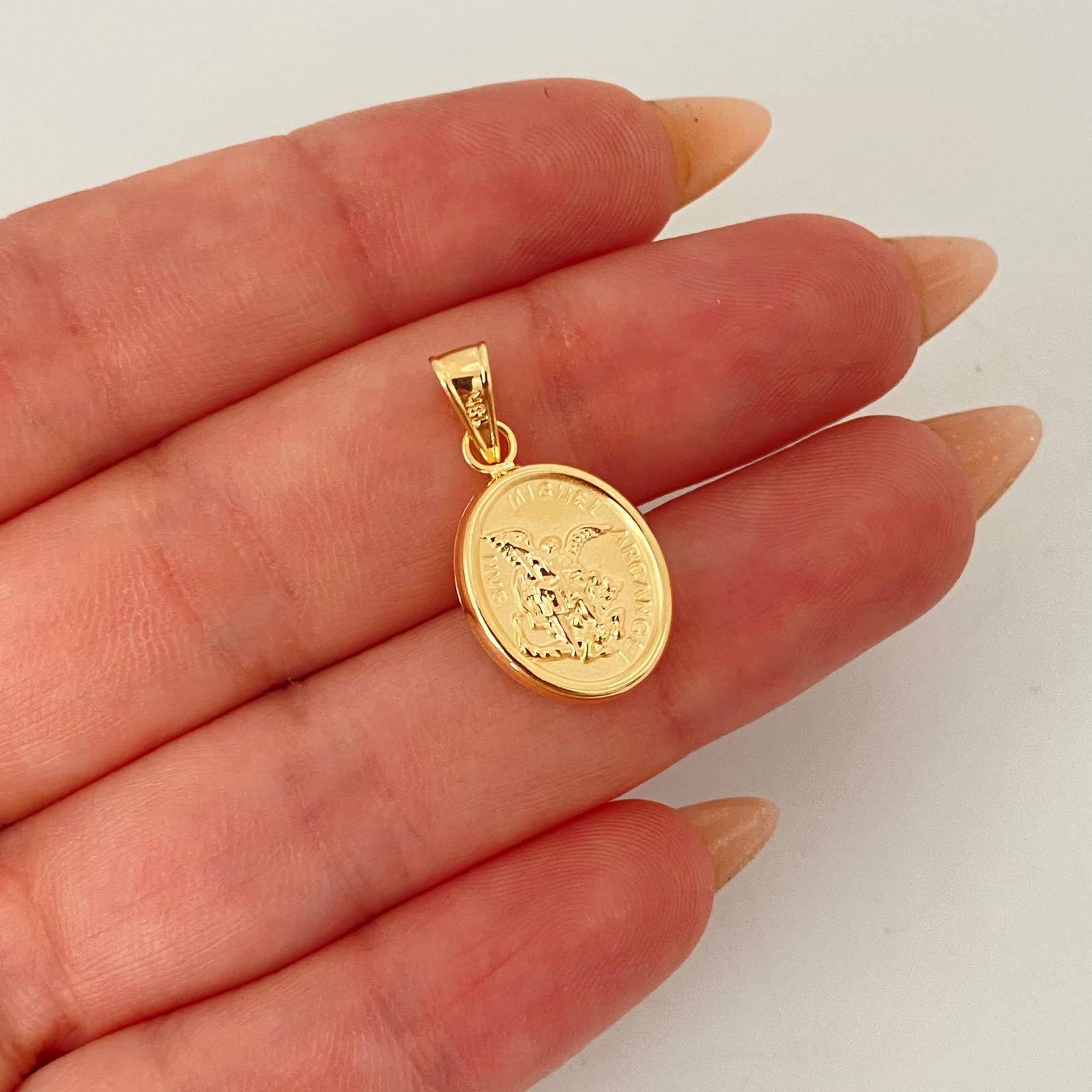 Dije arcangel san miguel en mate  Oro amarillo 18k 1,85 Gr / 3 Cm