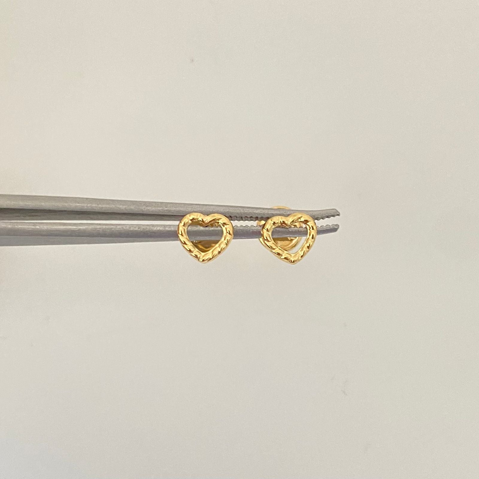 Topos corazón silueta tallada Oro amarillo 18k 0,5 Gr / 6,0 mm