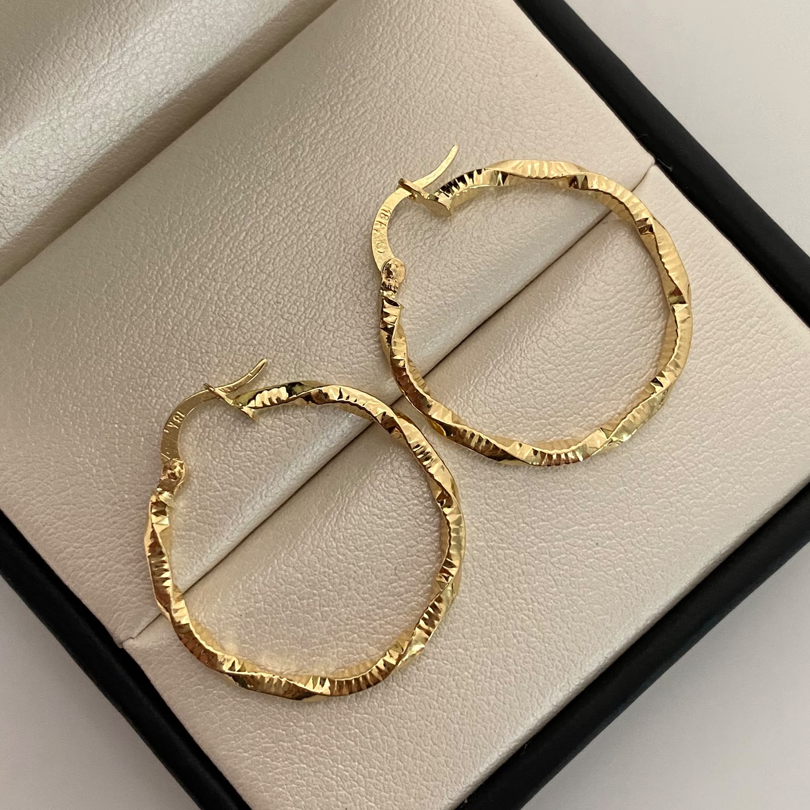 Candonga Entorchada Diamantada Oro amarillo 18k 1,8 Gr / 2,8 Cm