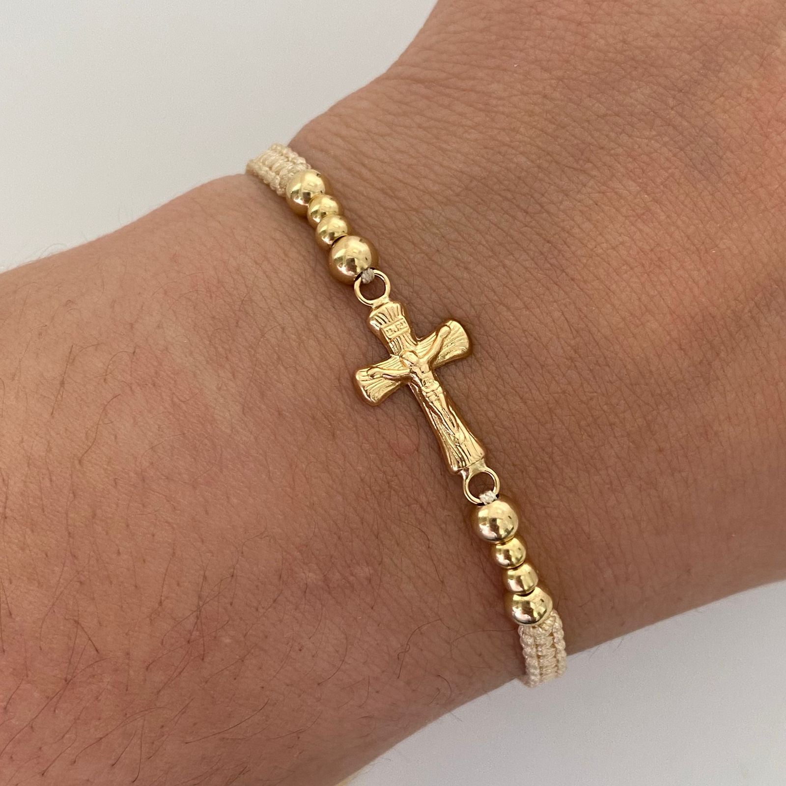 Pulsera tejida Herraje Cruz Cristo bolas lisas 3 y 4mm hilo Beige Oro amarillo 18k 1,05 Gr