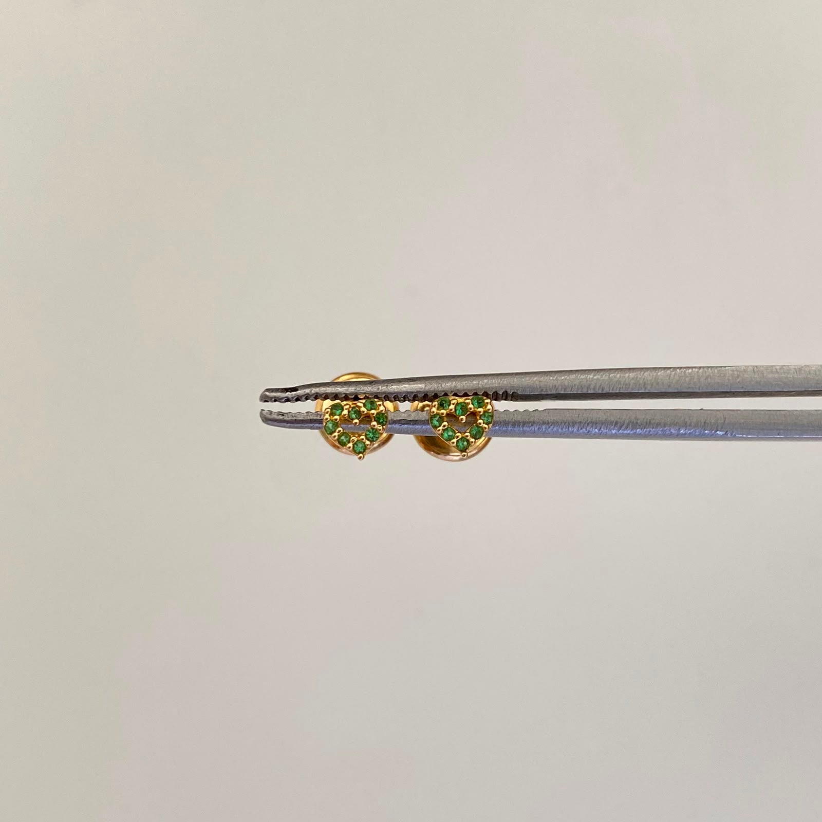Topos Corazon Silueta Verde Oro amarillo 18k 0,5 Gr / 3,9 mm