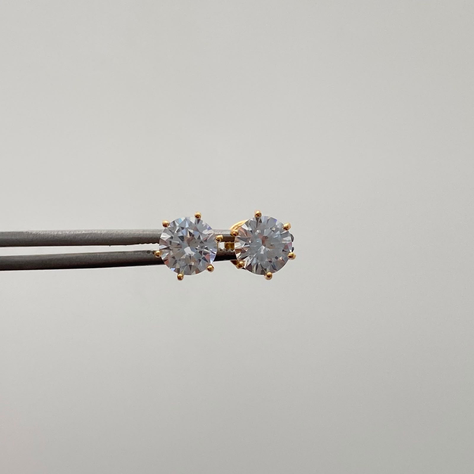 Topos Circon Blanco Oro amarillo 18k 1,35 Gr / 6 mm