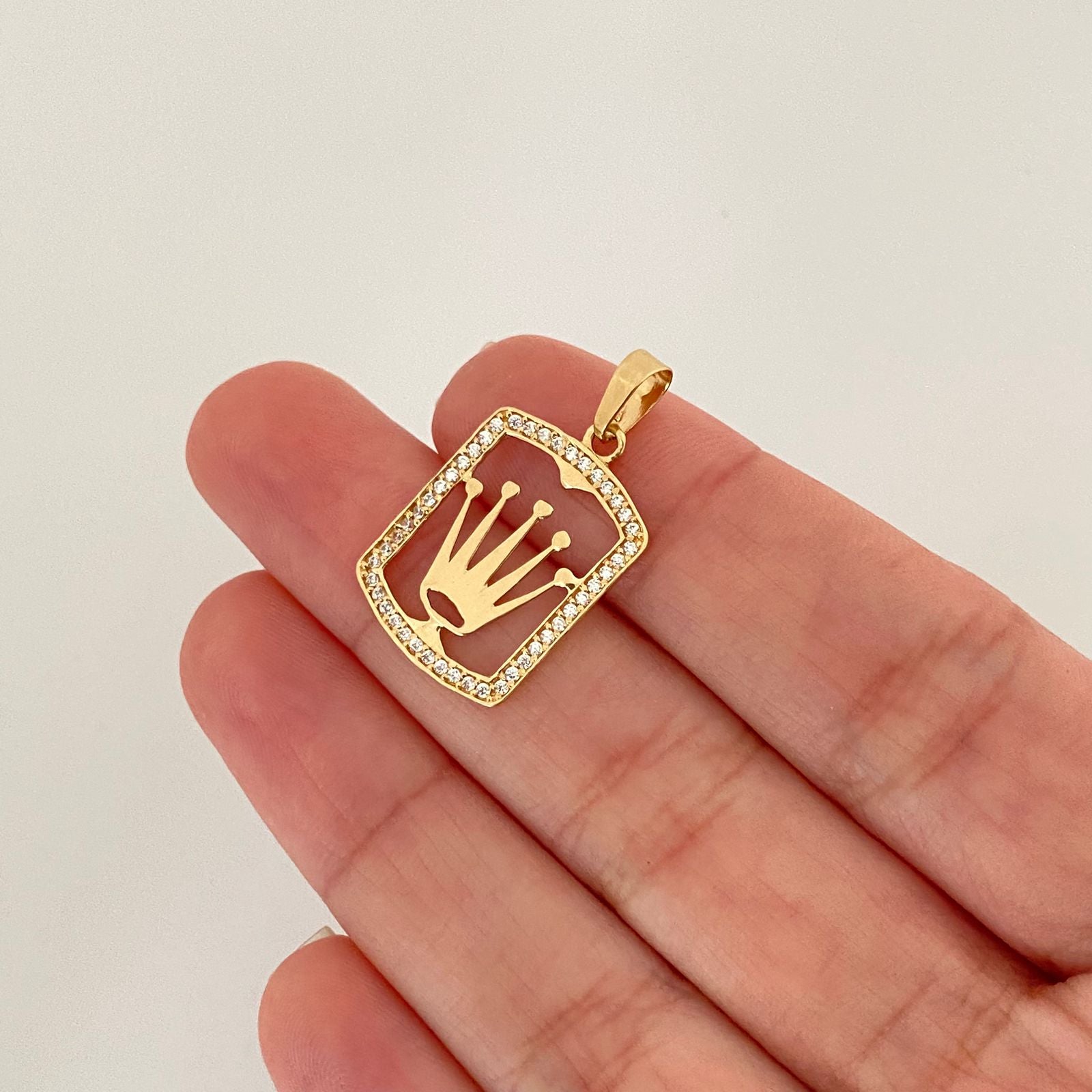Dije corona borde casting  Oro amarillo 18k 1,70 Gr / 2,6 Cm