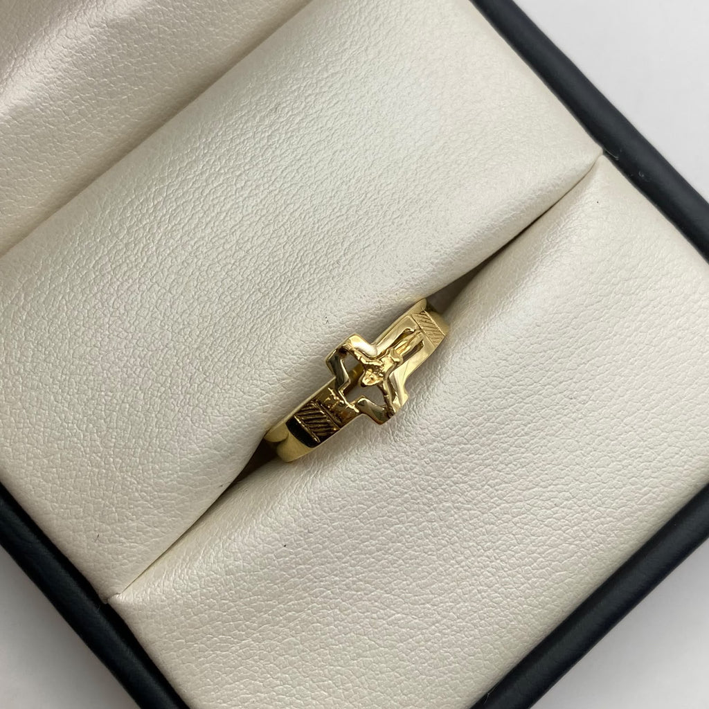 Anillo cruz cristo Oro amarillo 18k / Talla 7 1/2 / 2,3 Gr / 3,68 mm