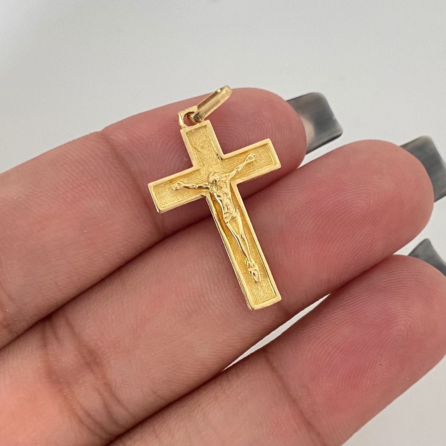 Dije cruz cristo fondo tallado Oro amarillo 18k 2,2 Gr / 3,0 Cm