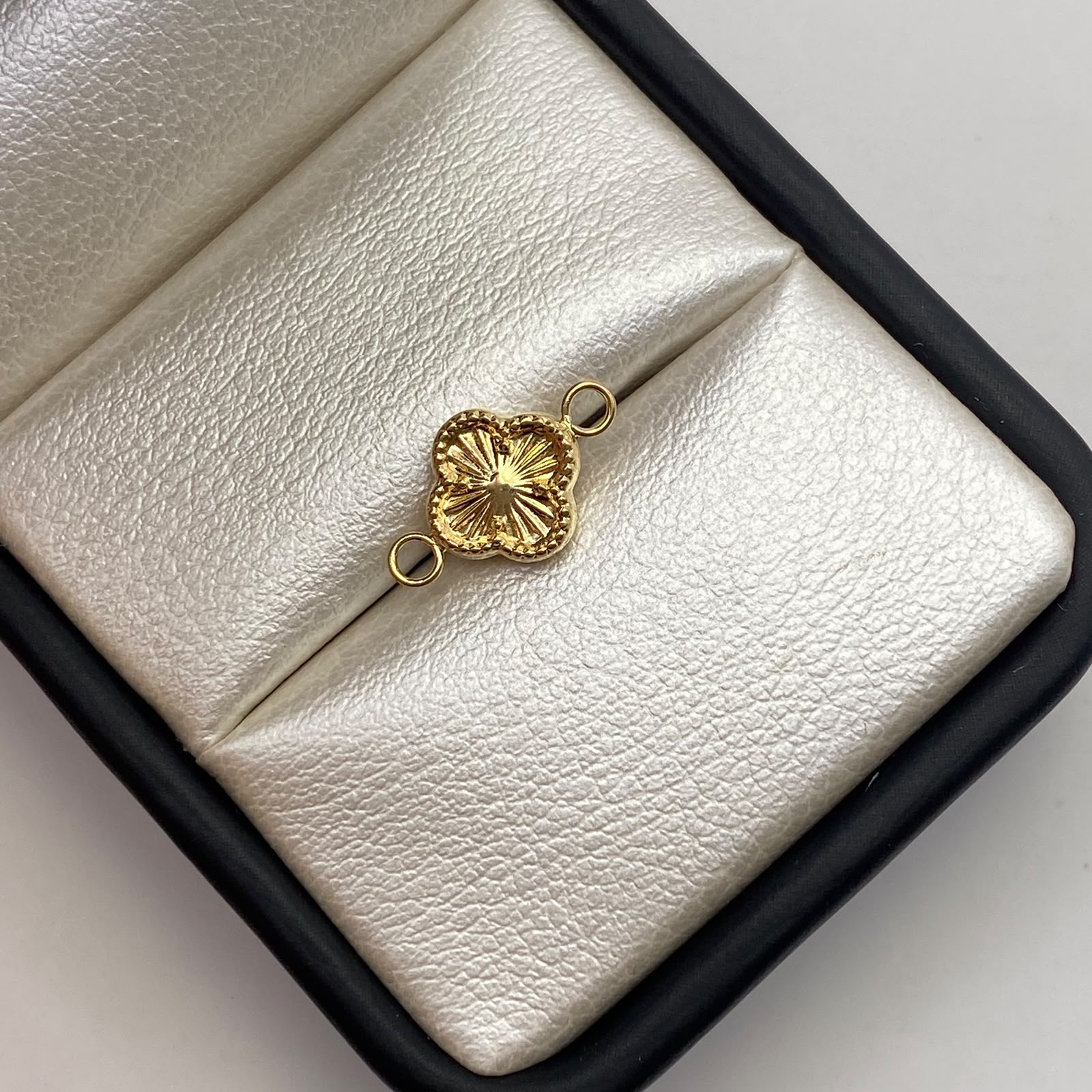 Herraje trebol diamantado Oro amarillo 18k 0,4 Gr / 1,5 Cm
