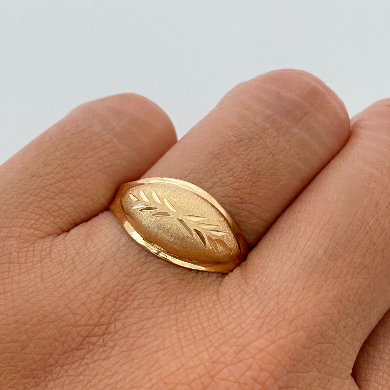 Anillo Troquel espiga Diamantada Oro amarillo 18k / Talla 8 3/4 / 1,6 Gr / 3,1 mm