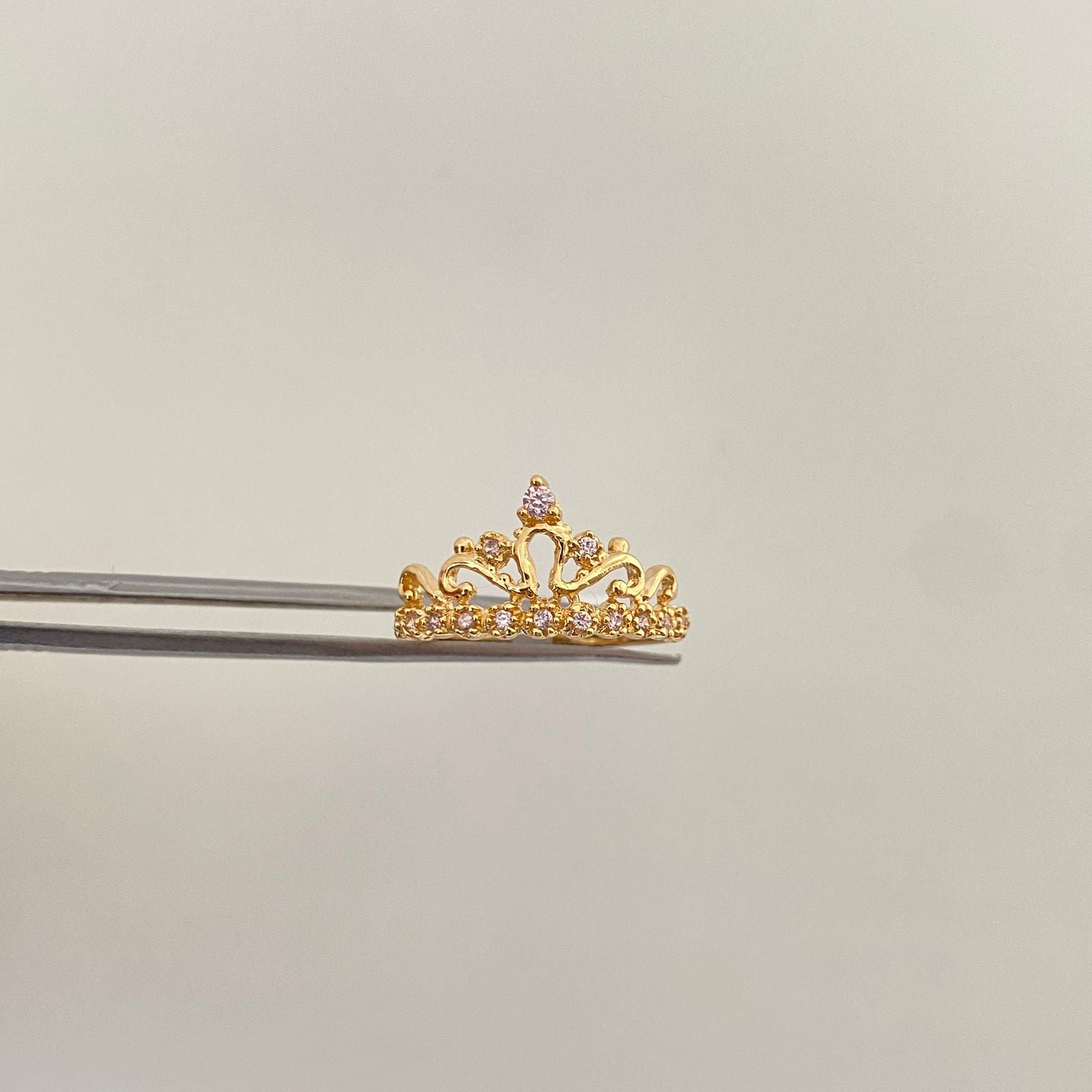 Anillo corona 15´s circones rosa Oro amarillo 18k / Talla 7 / 2,3 Gr